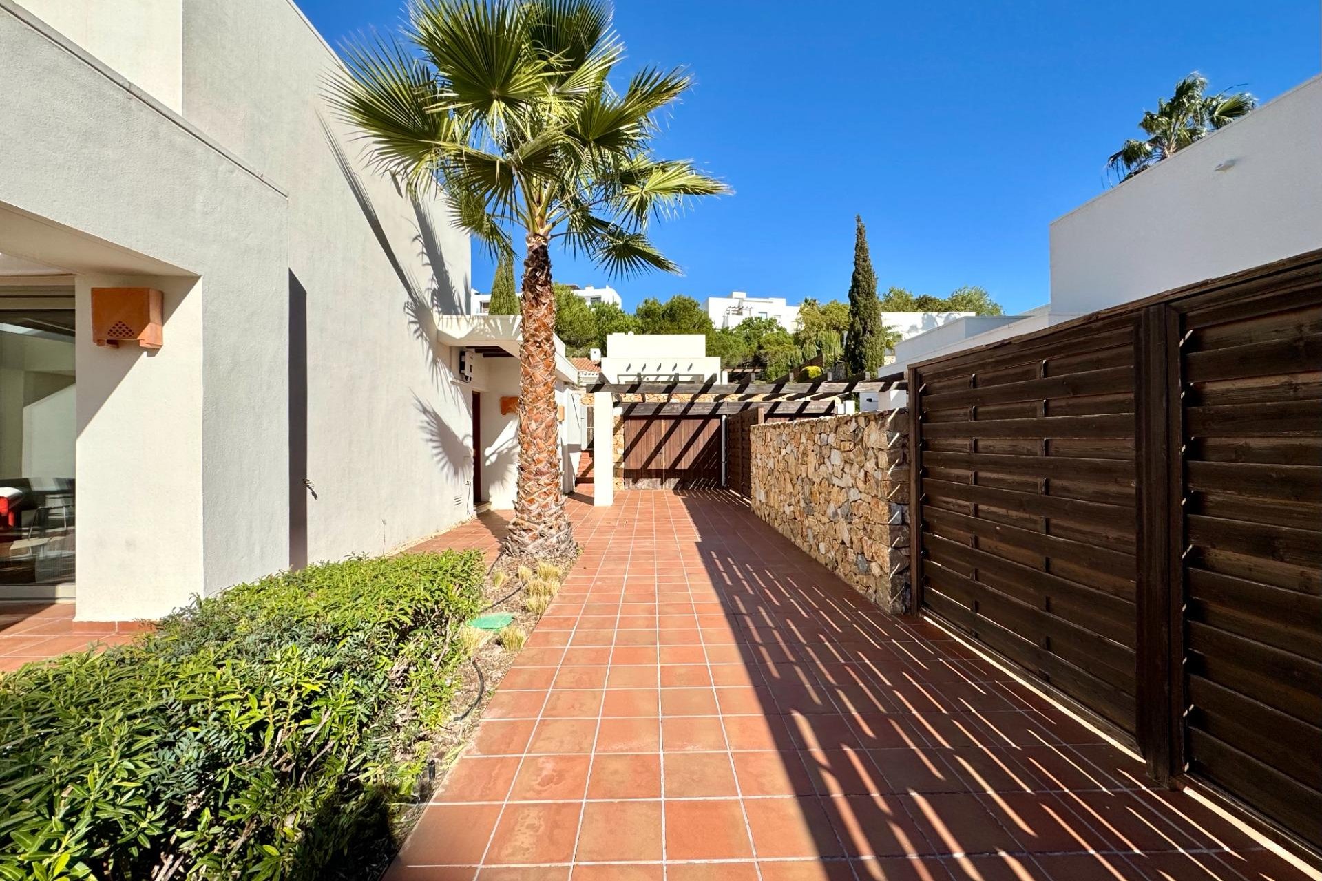 Resale - Villa -
Orihuela - Las Colinas Golf