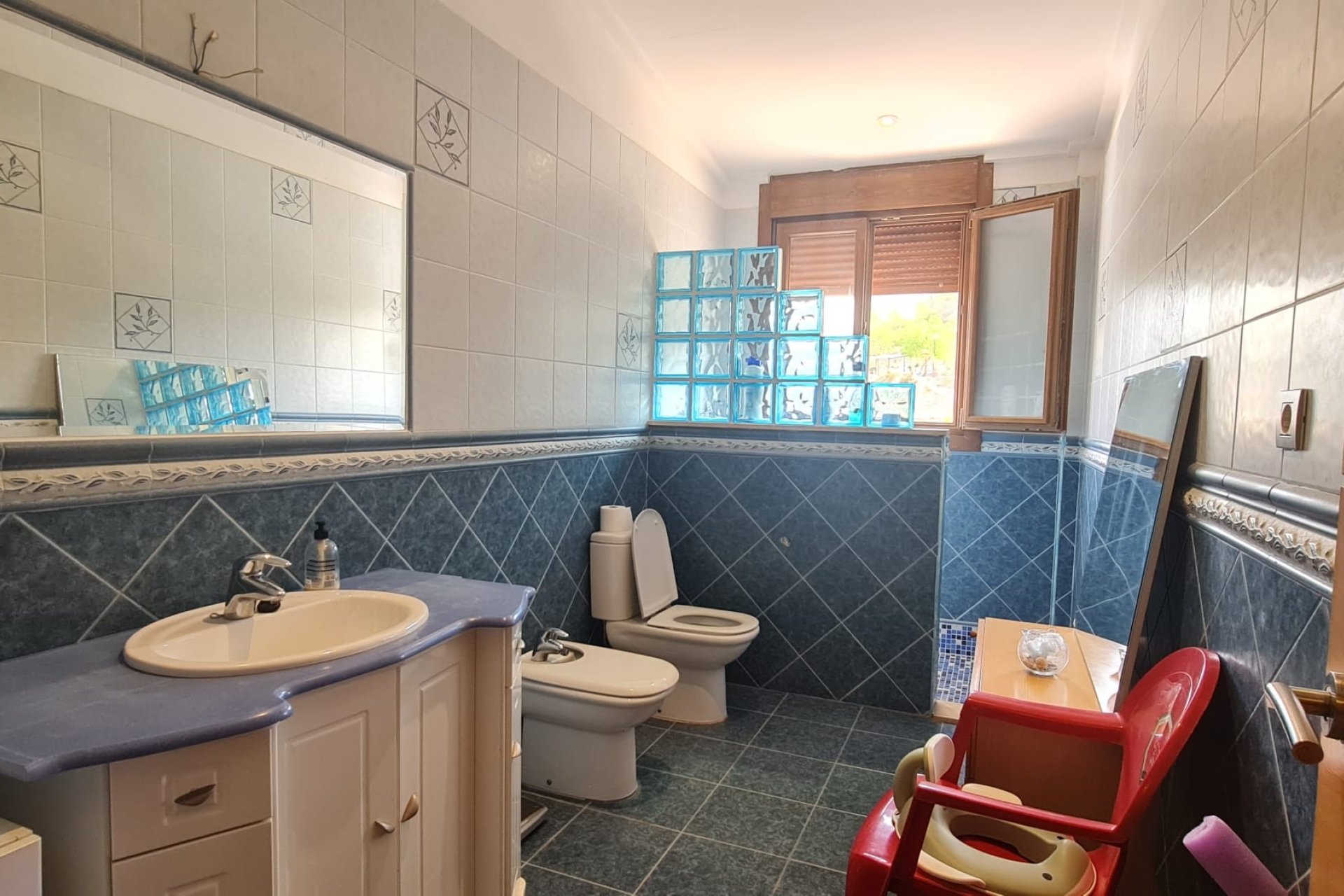 Resale - Villa -
Petrer - Inland