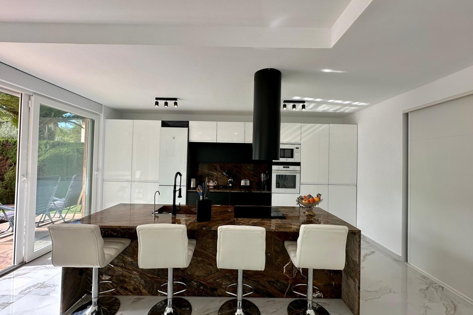 Resale - Villa -
Petrer - Inland