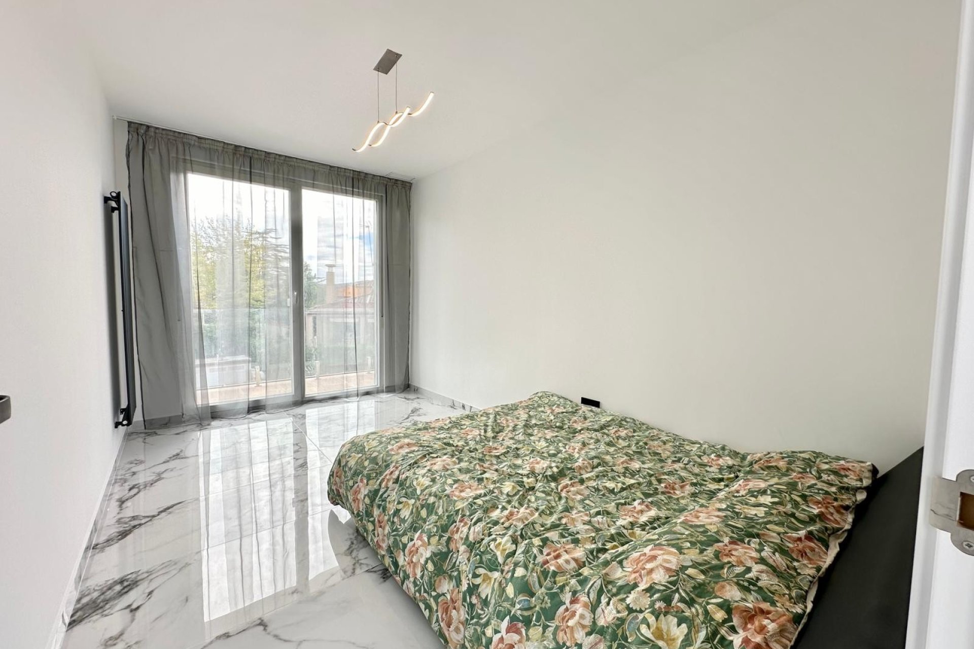 Resale - Villa -
Petrer - Inland