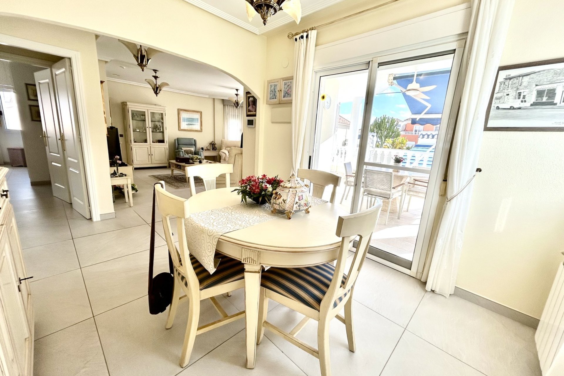 Resale - Villa -
Pinar de Campoverde - Inland