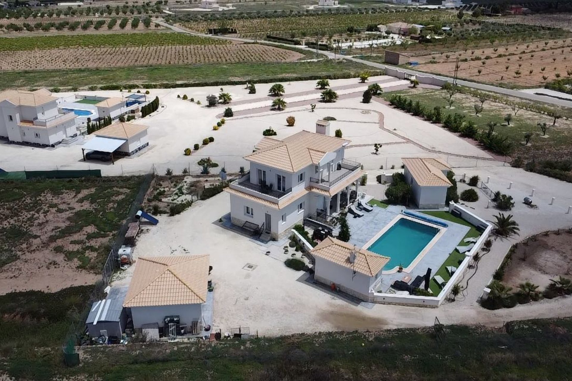 Resale - Villa -
Pinoso - Inland