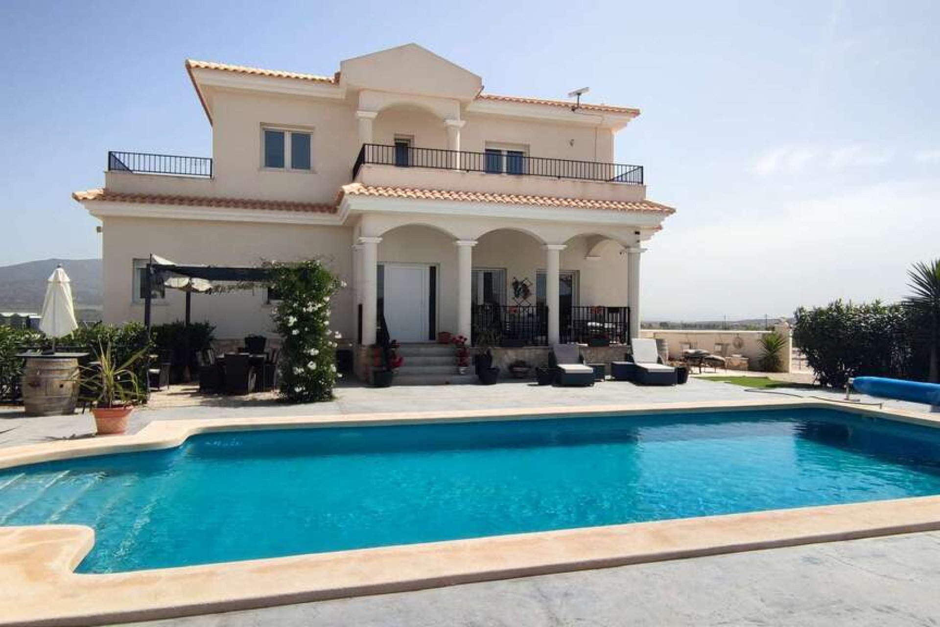 Resale - Villa -
Pinoso - Inland