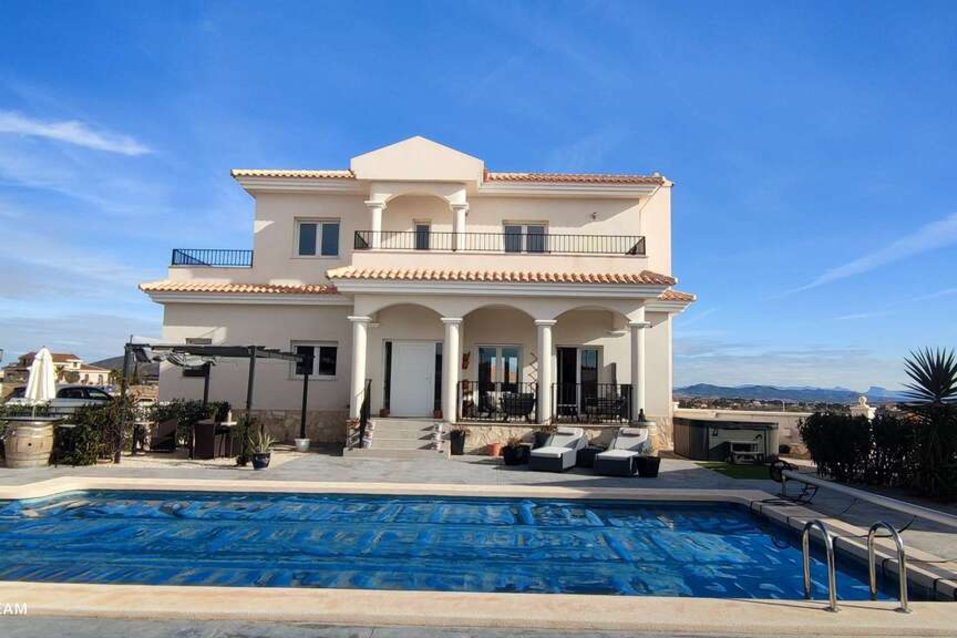 Resale - Villa -
Pinoso - Inland