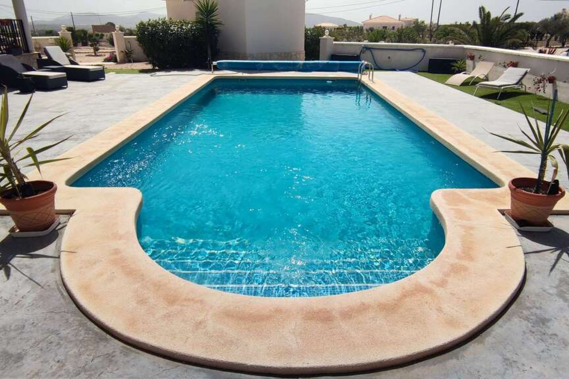 Resale - Villa -
Pinoso - Inland
