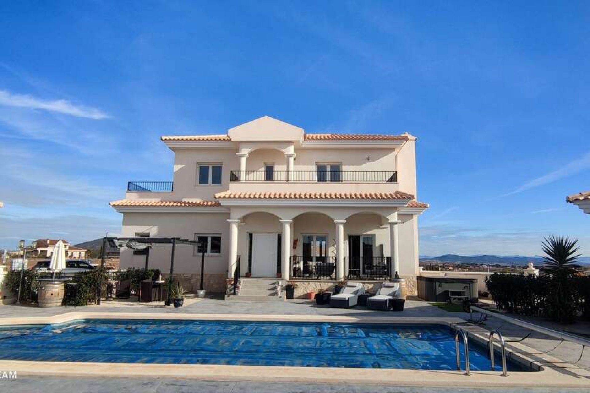 Resale - Villa -
Pinoso - Inland