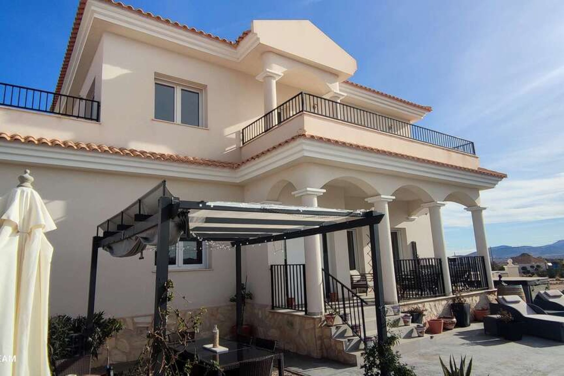 Resale - Villa -
Pinoso - Inland