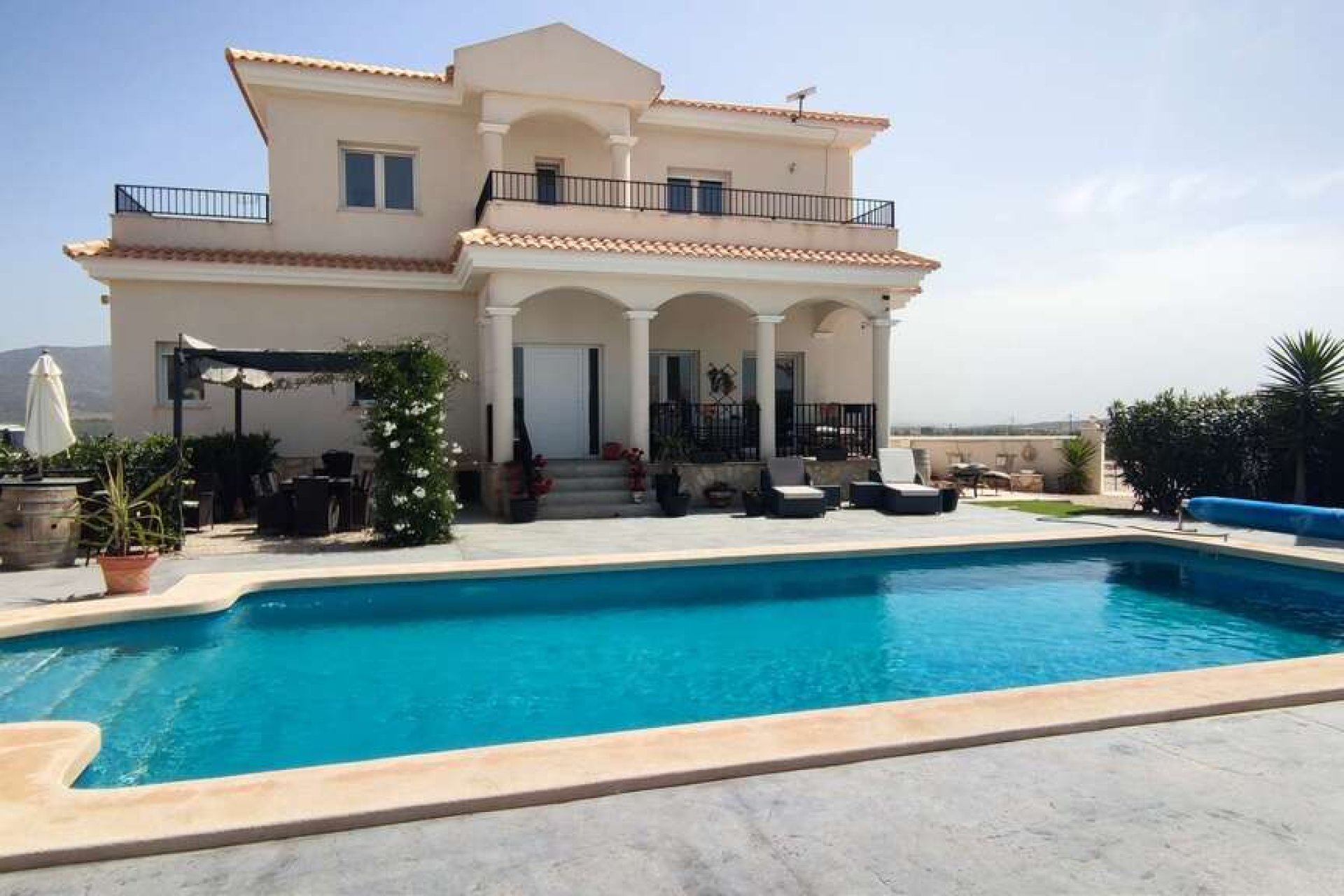 Resale - Villa -
Pinoso - Inland