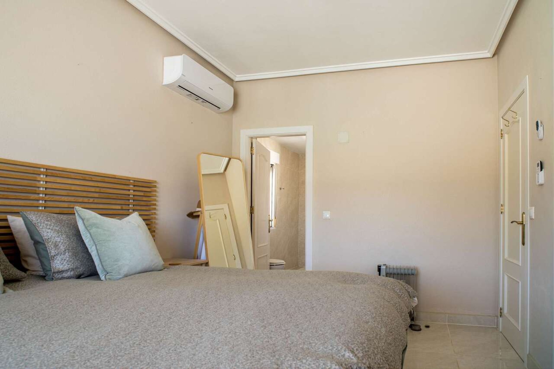 Resale - Villa -
Pinoso - Inland