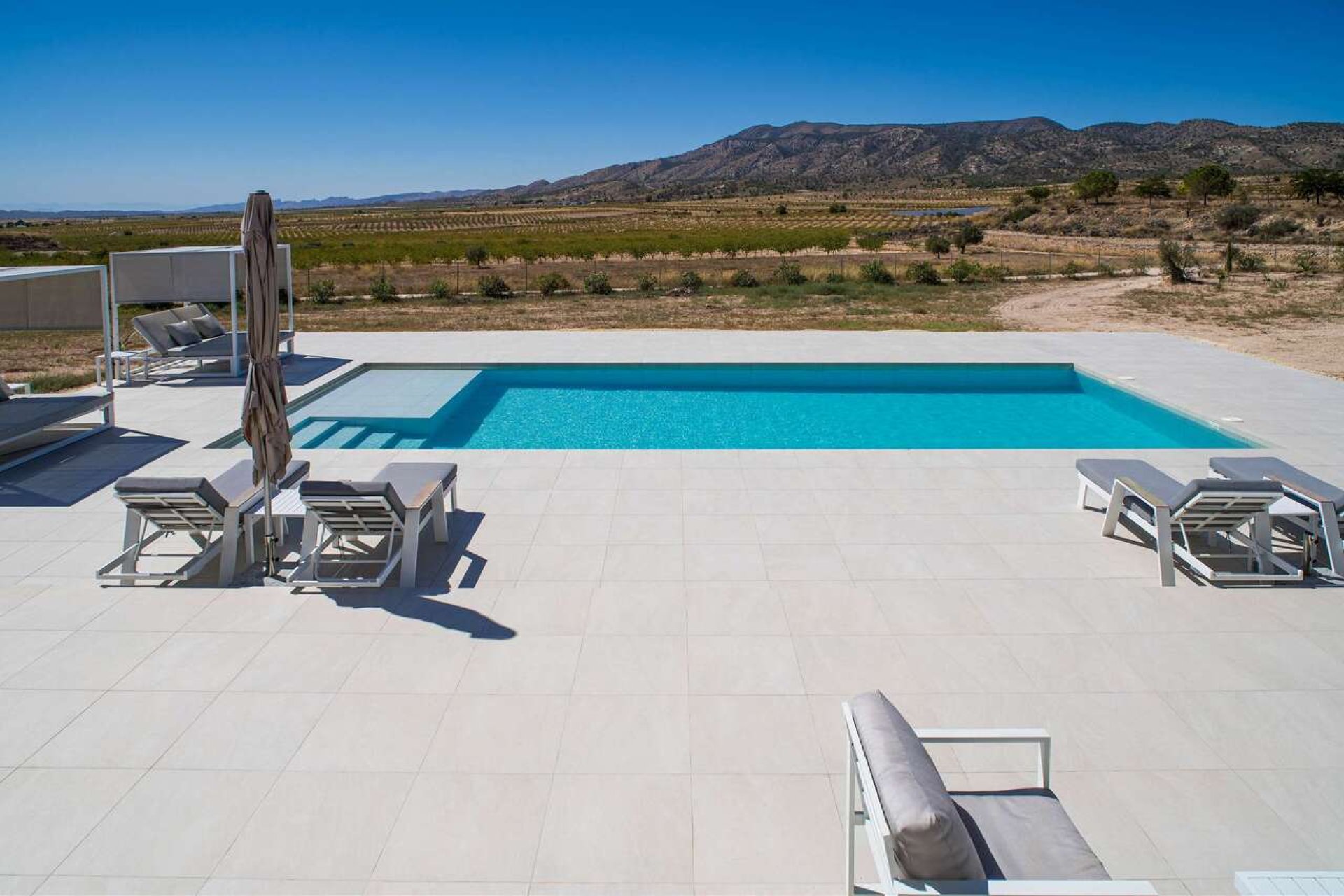 Resale - Villa -
Pinoso - Inland