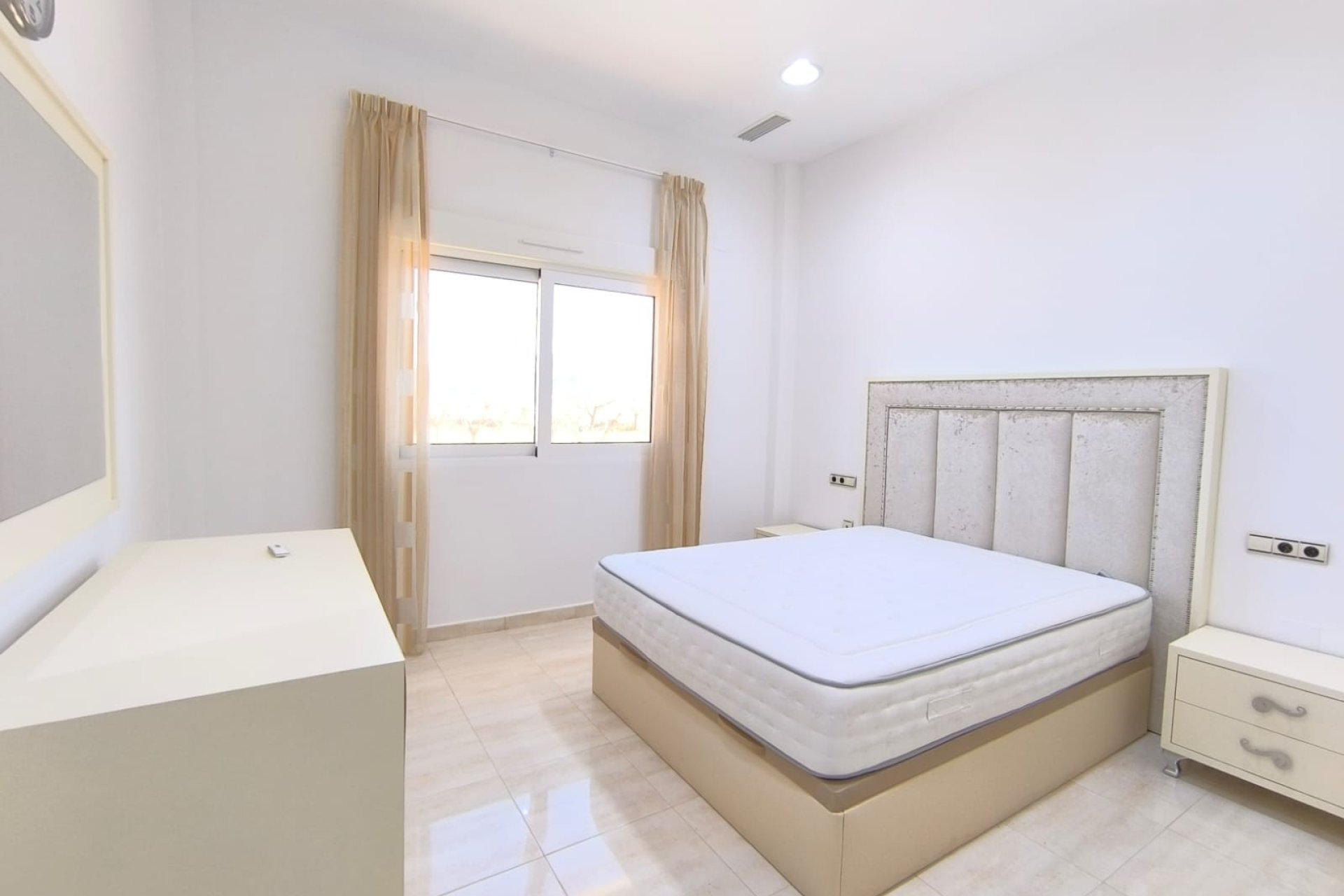 Resale - Villa -
Pinoso - Inland