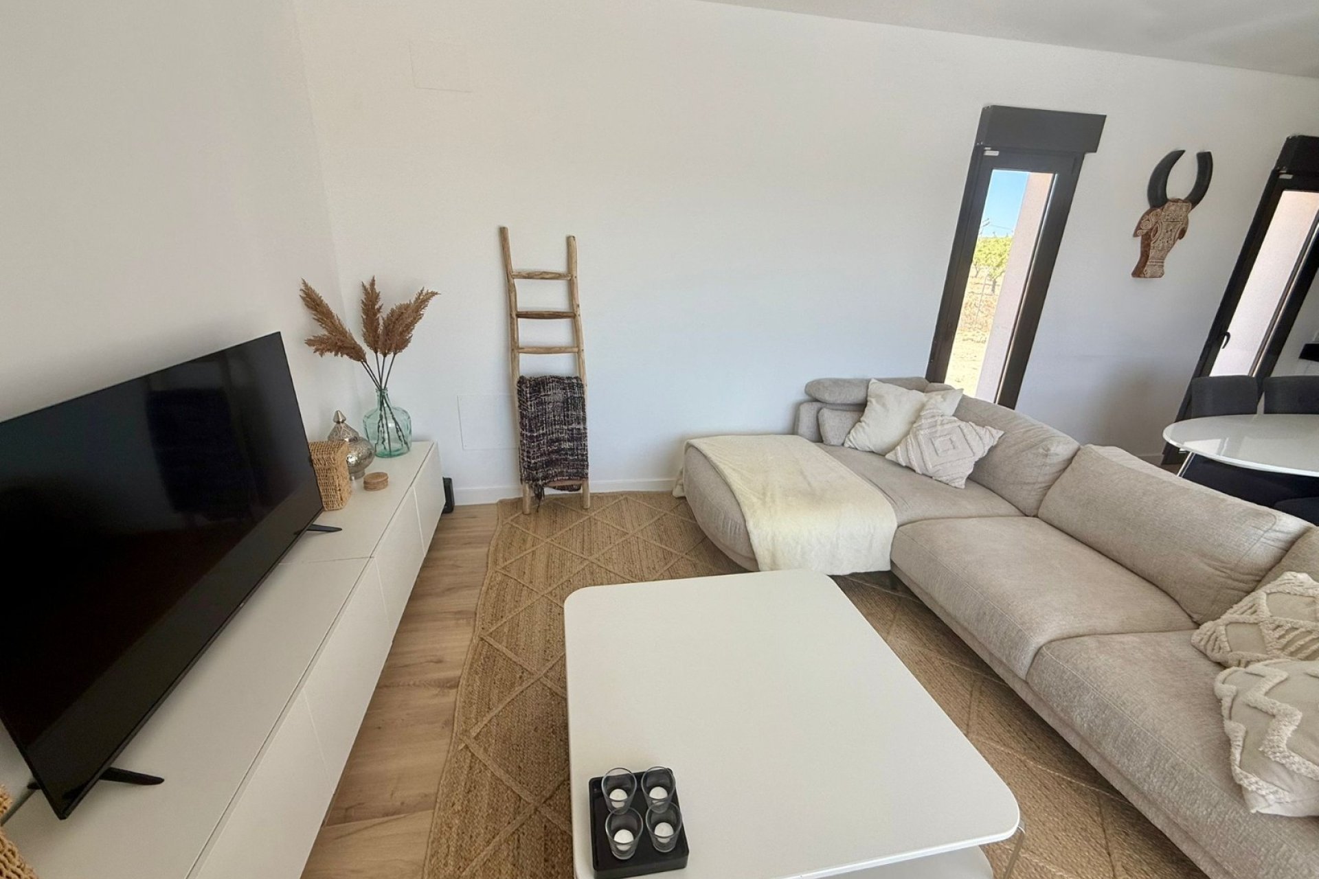 Resale - Villa -
Pinoso - Inland