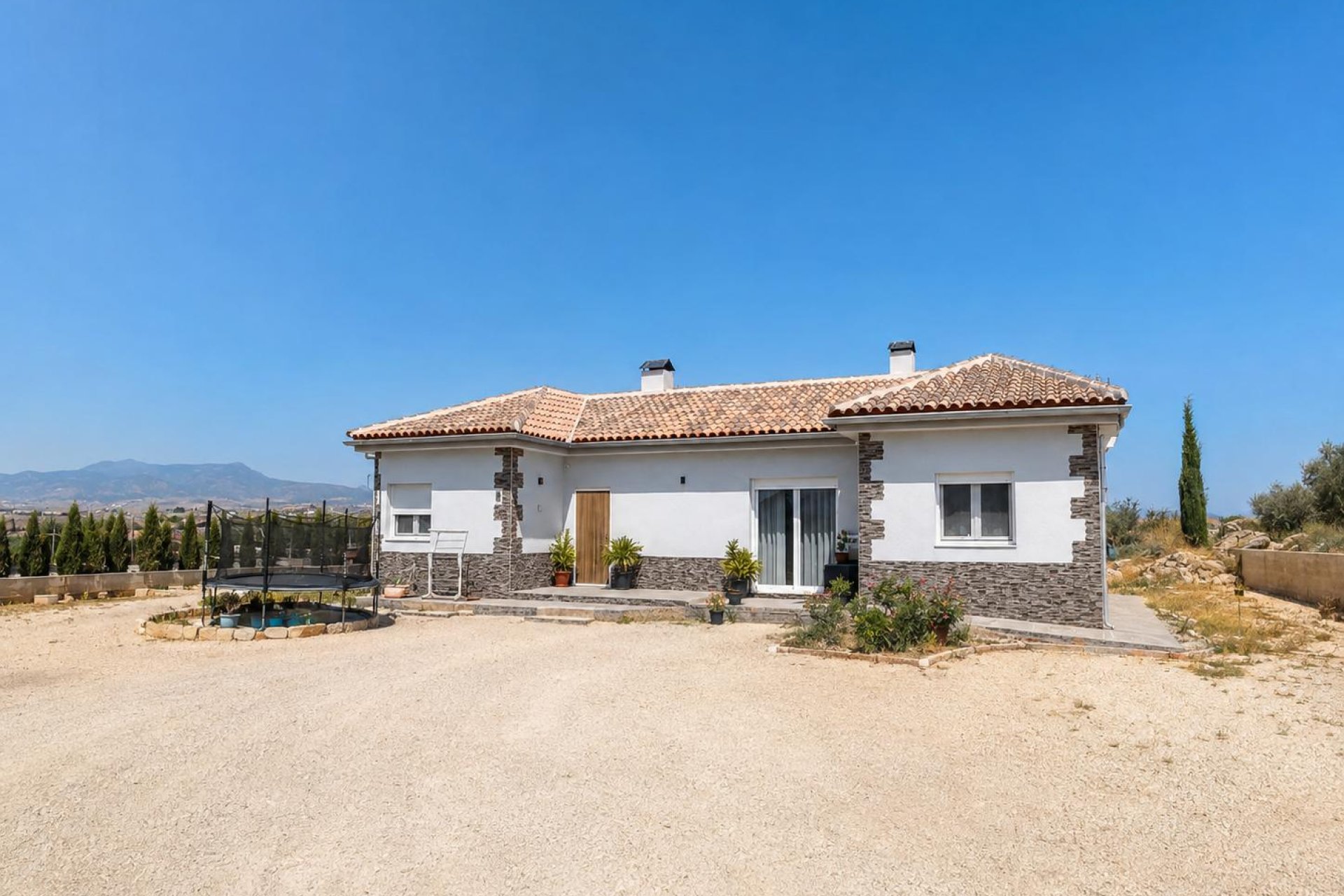 Resale - Villa -
Pinoso - Inland