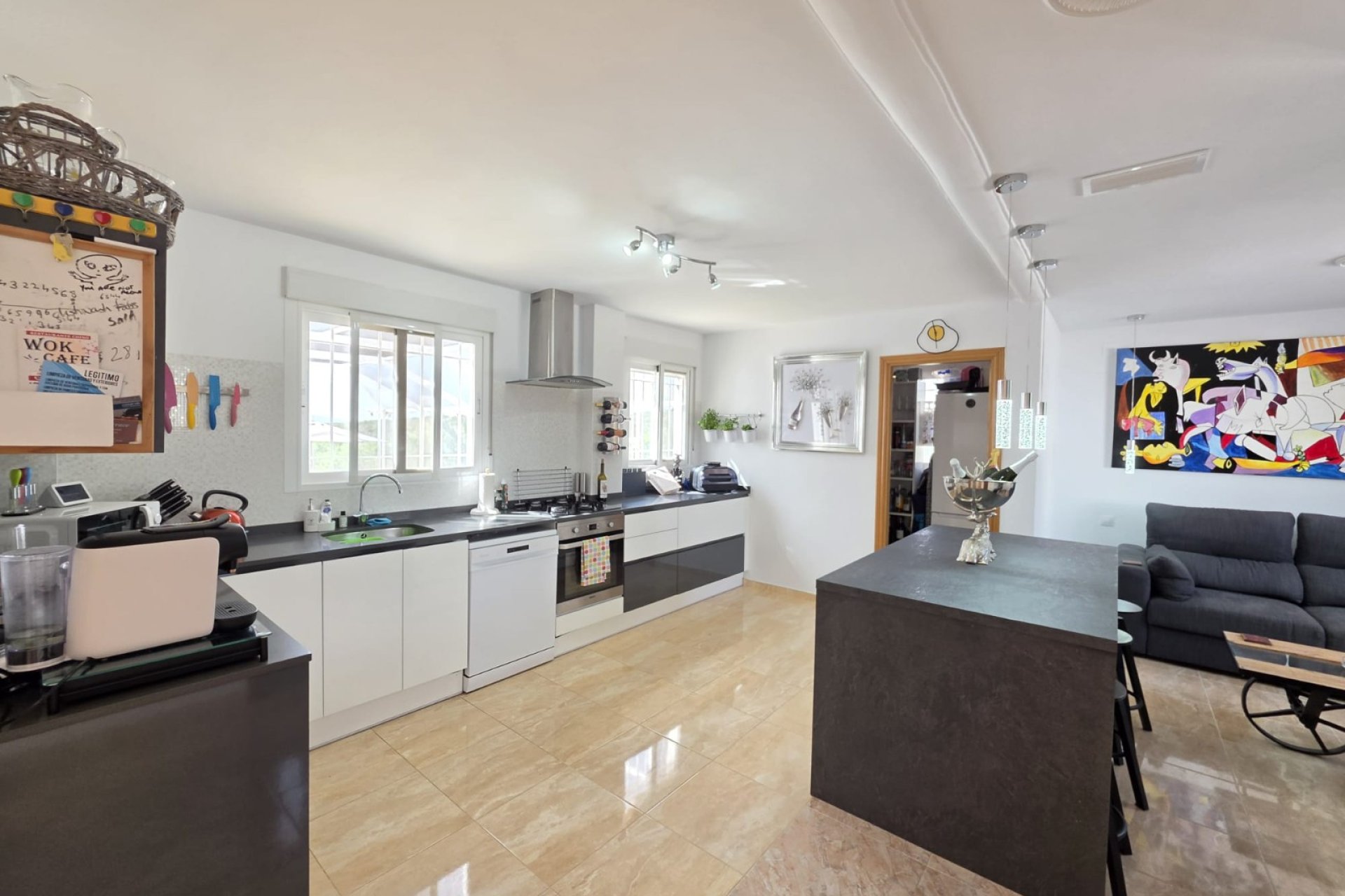 Resale - Villa -
Pinoso - Inland