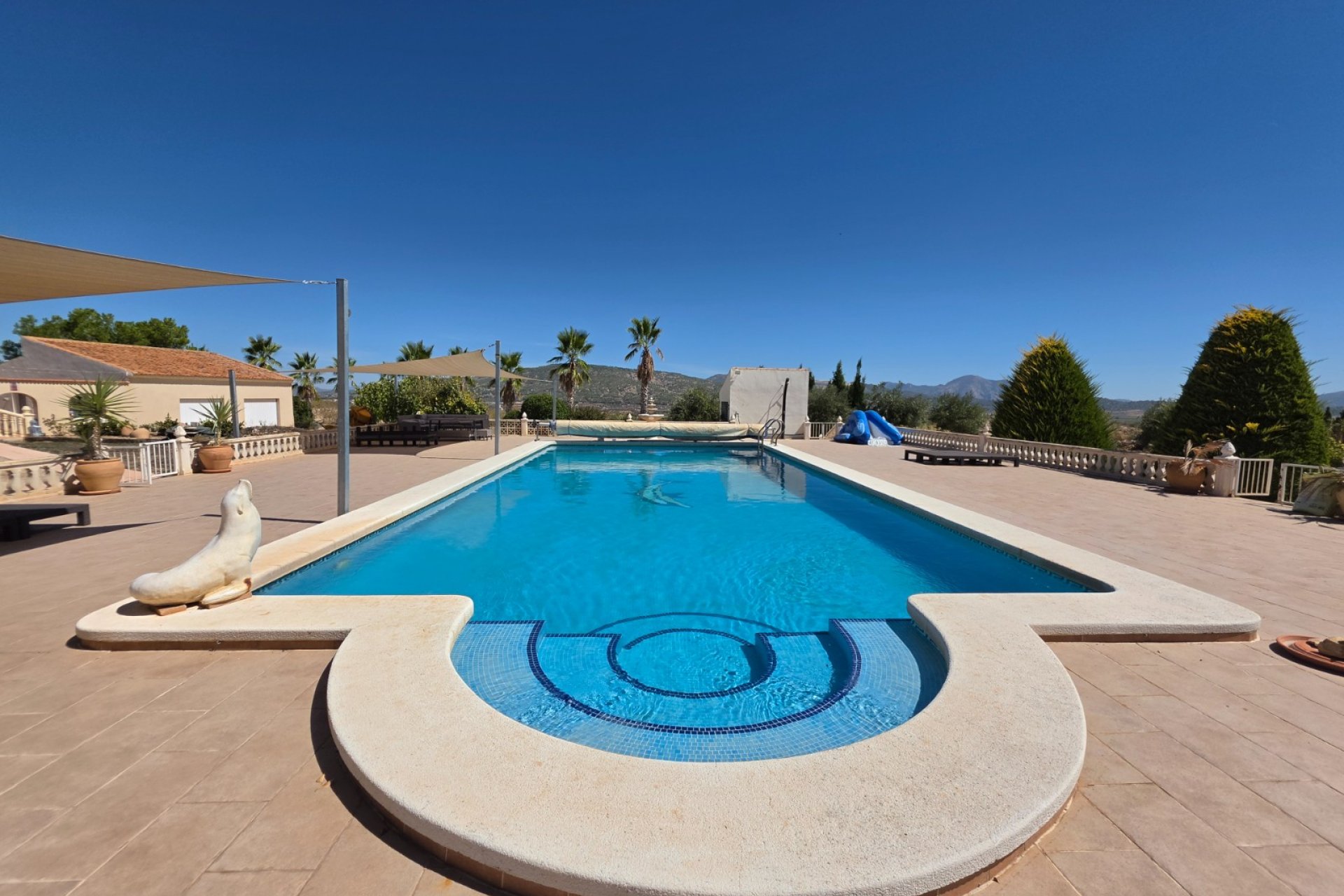 Resale - Villa -
Pinoso - Inland