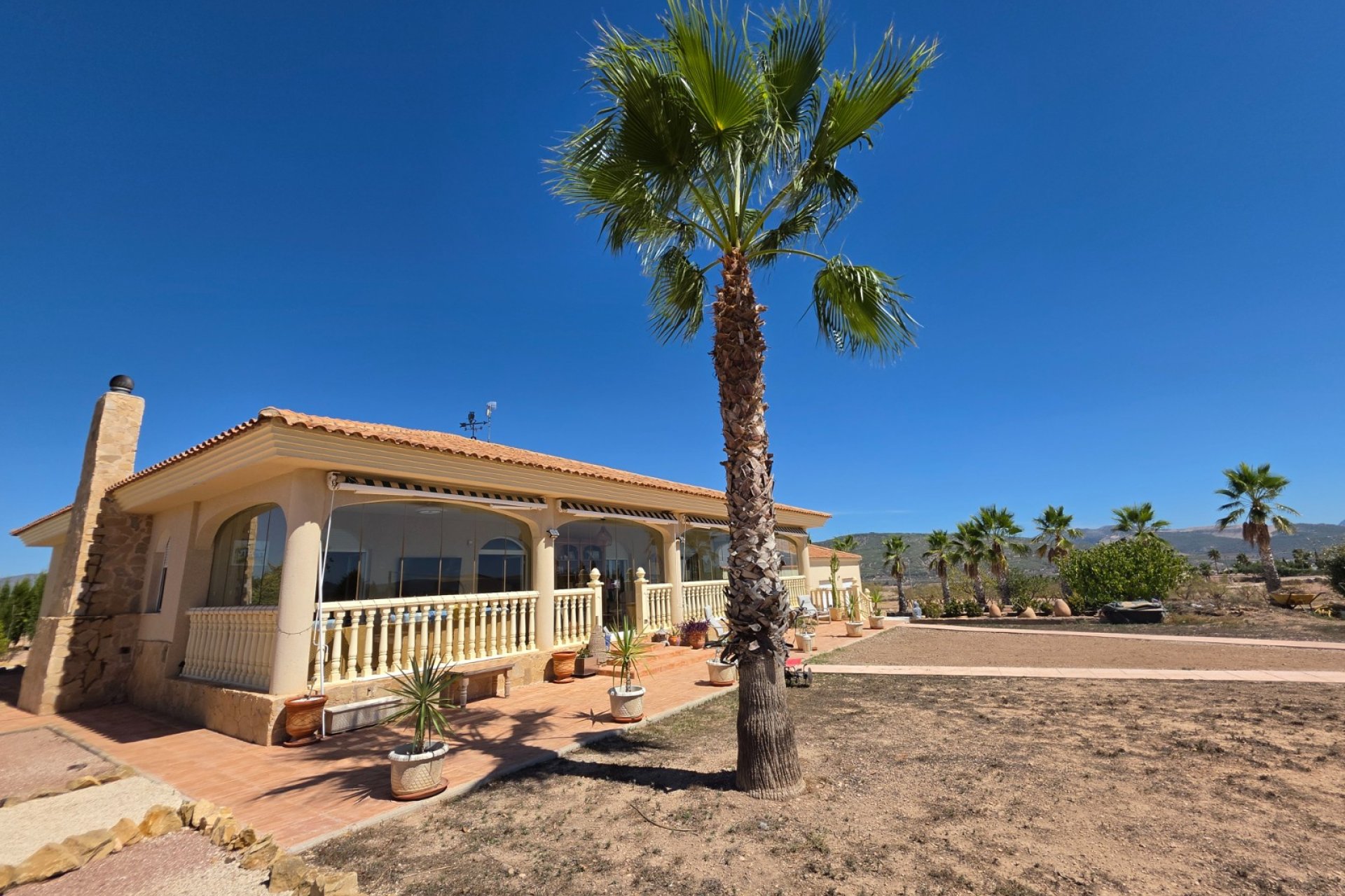 Resale - Villa -
Pinoso - Inland