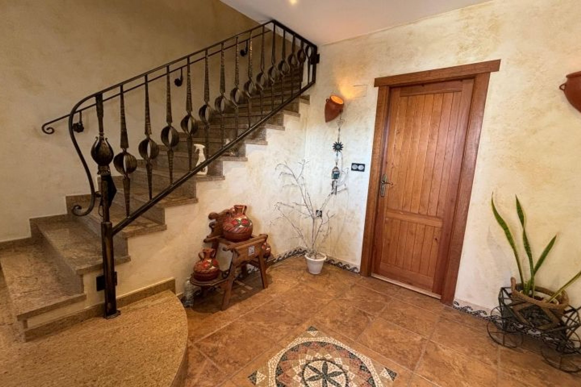Resale - Villa -
Redován - Inland
