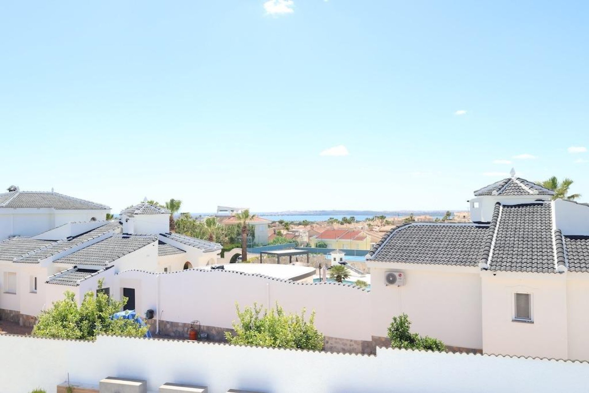 Resale - Villa -
Rojales - Inland