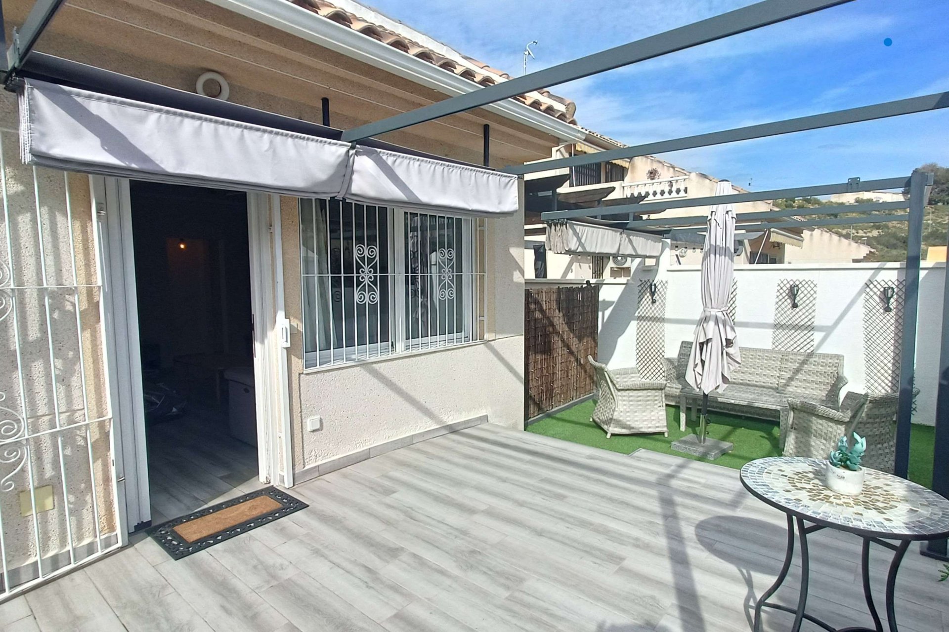 Resale - Villa -
Rojales - Inland