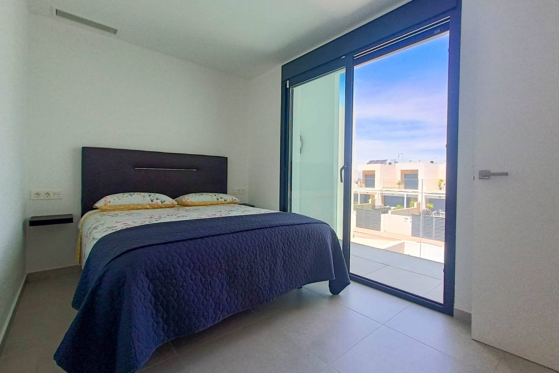 Resale - Villa -
Rojales - Inland