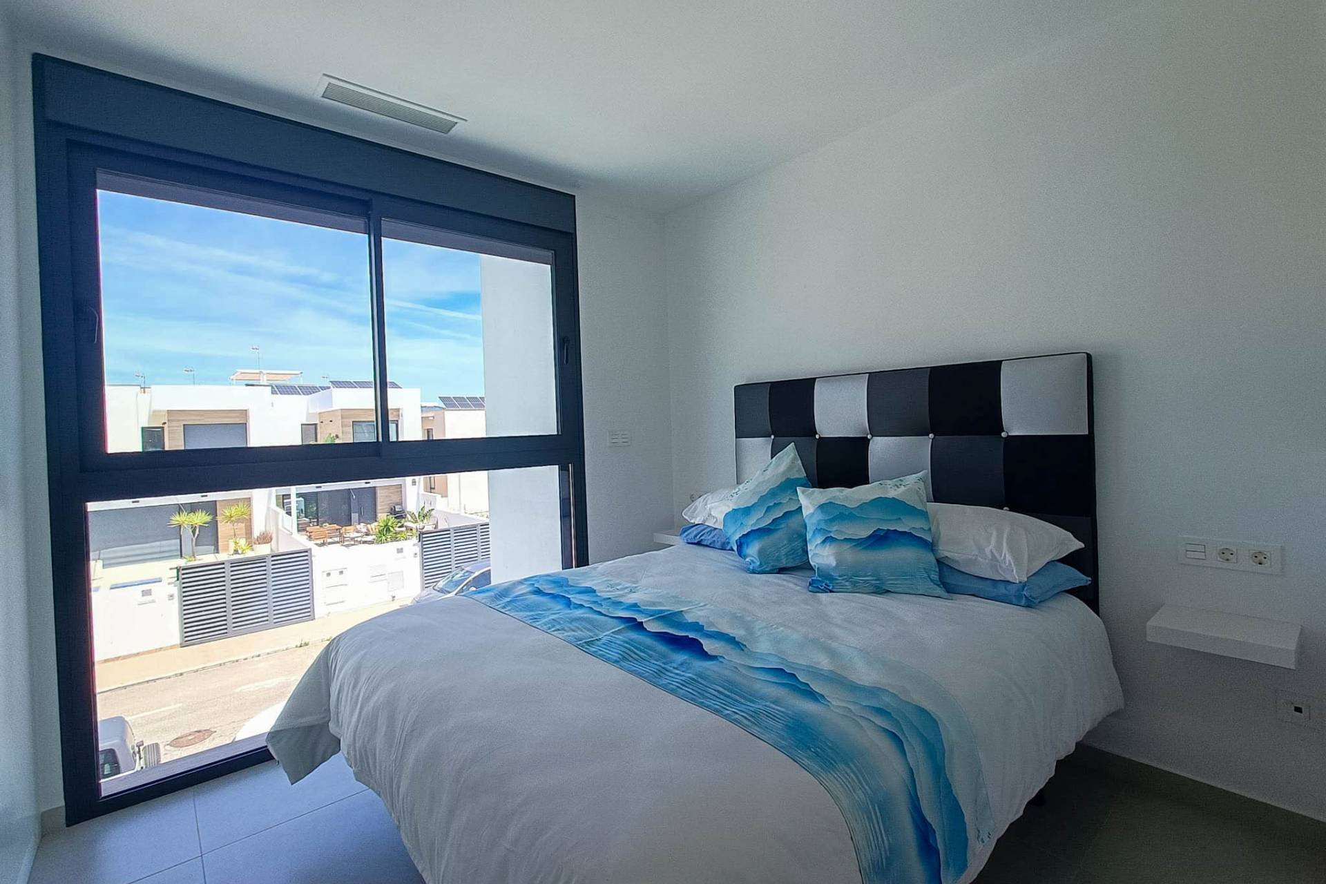 Resale - Villa -
Rojales - Inland