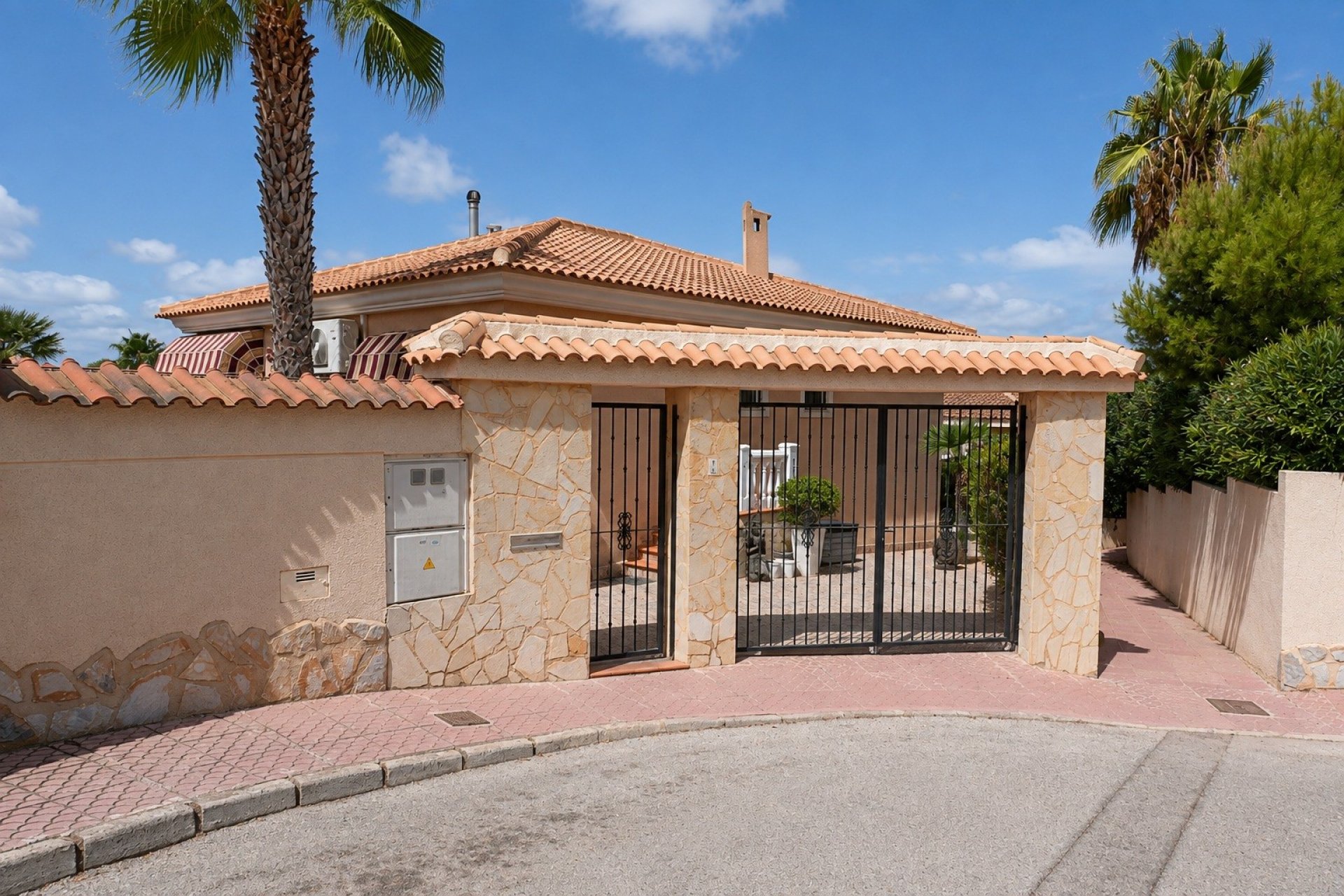 Resale - Villa -
Rojales - Inland
