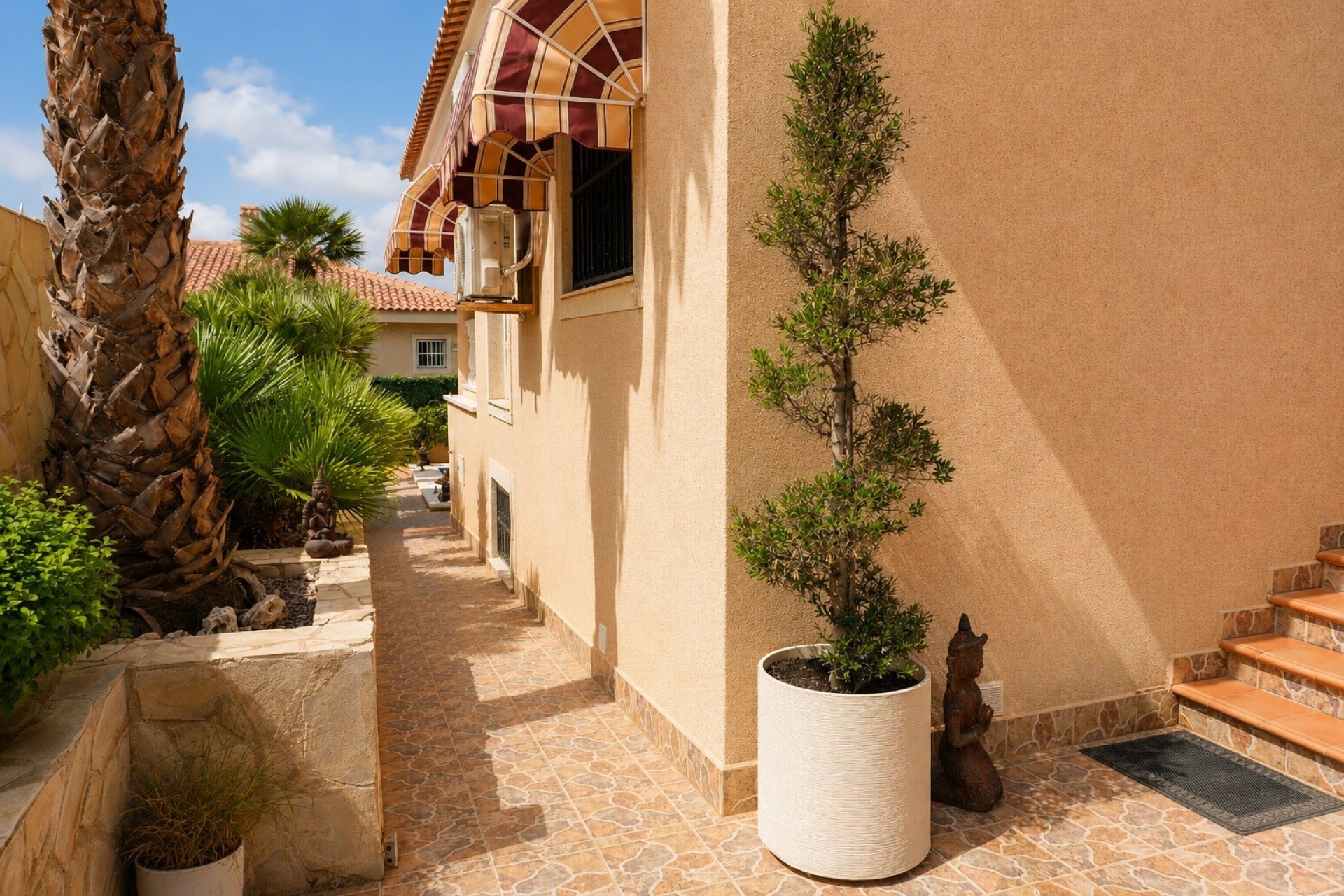 Resale - Villa -
Rojales - Inland