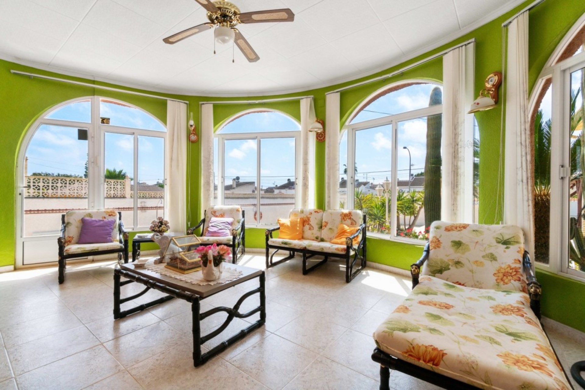 Resale - Villa -
San Luis - Inland