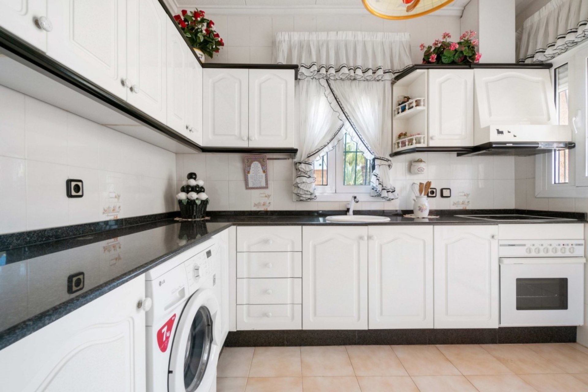 Resale - Villa -
San Luis - Inland