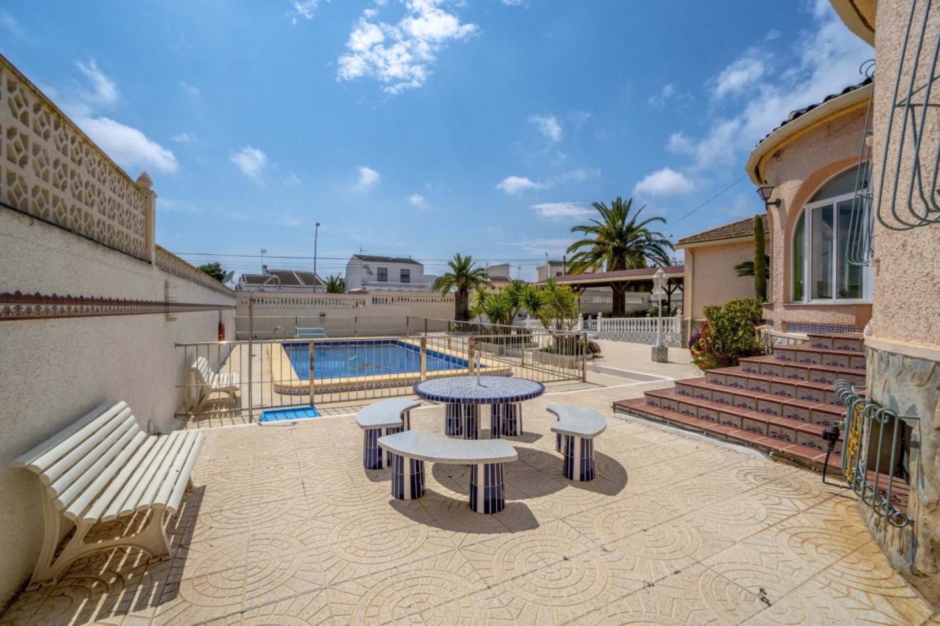 Resale - Villa -
San Luis - Inland