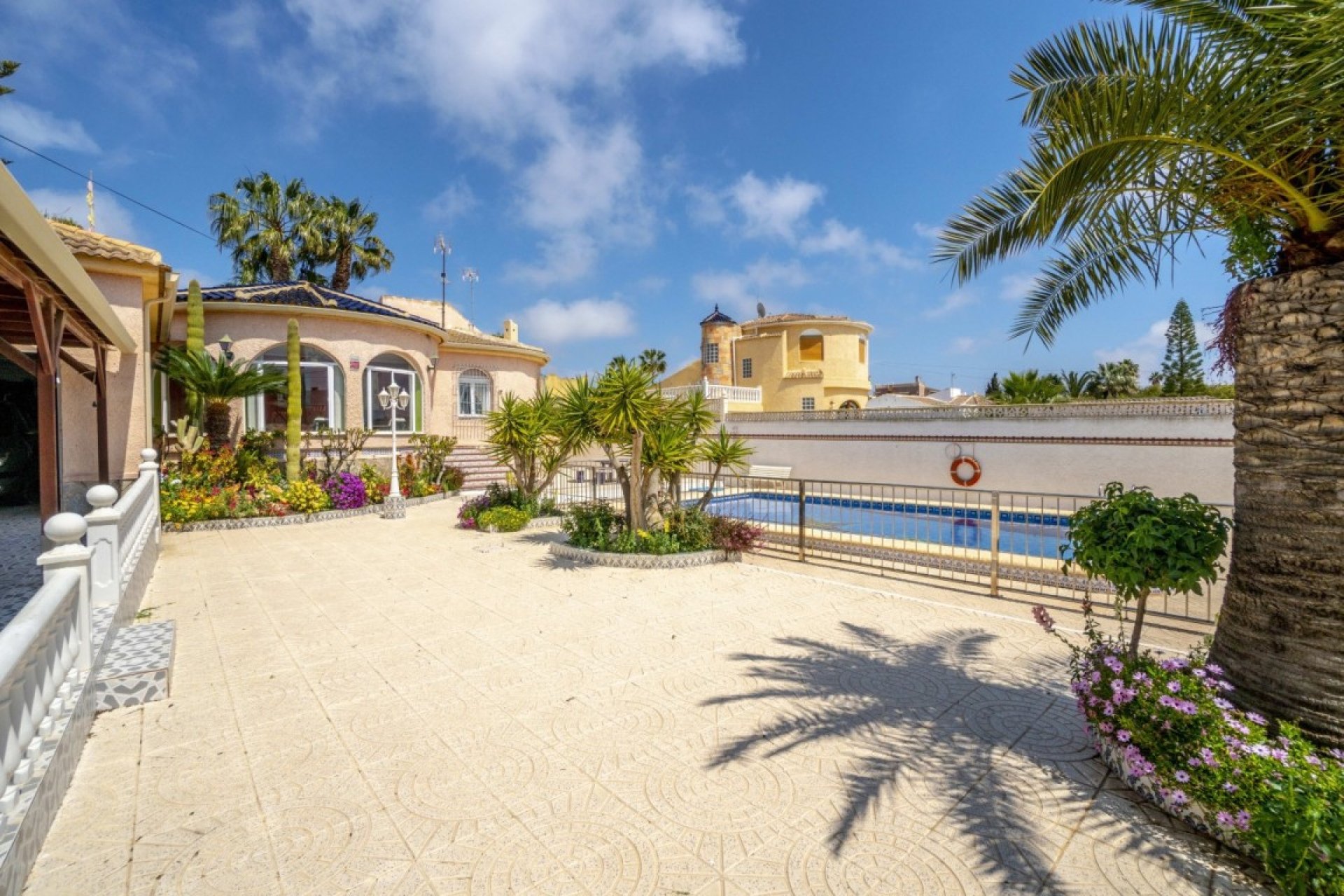 Resale - Villa -
San Luis - Inland