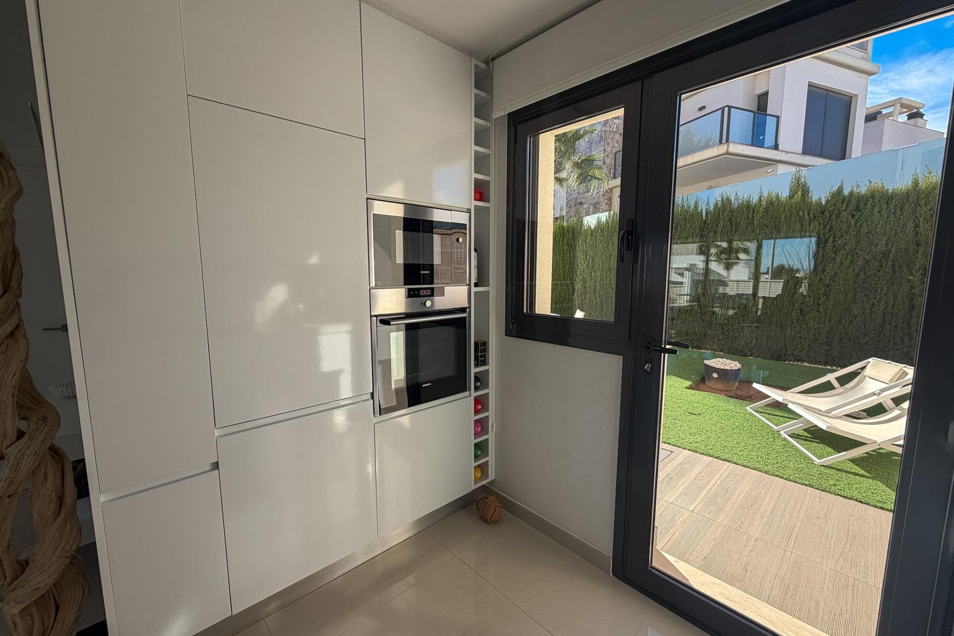 Resale - Villa -
San Miguel de Salinas - Bellavista