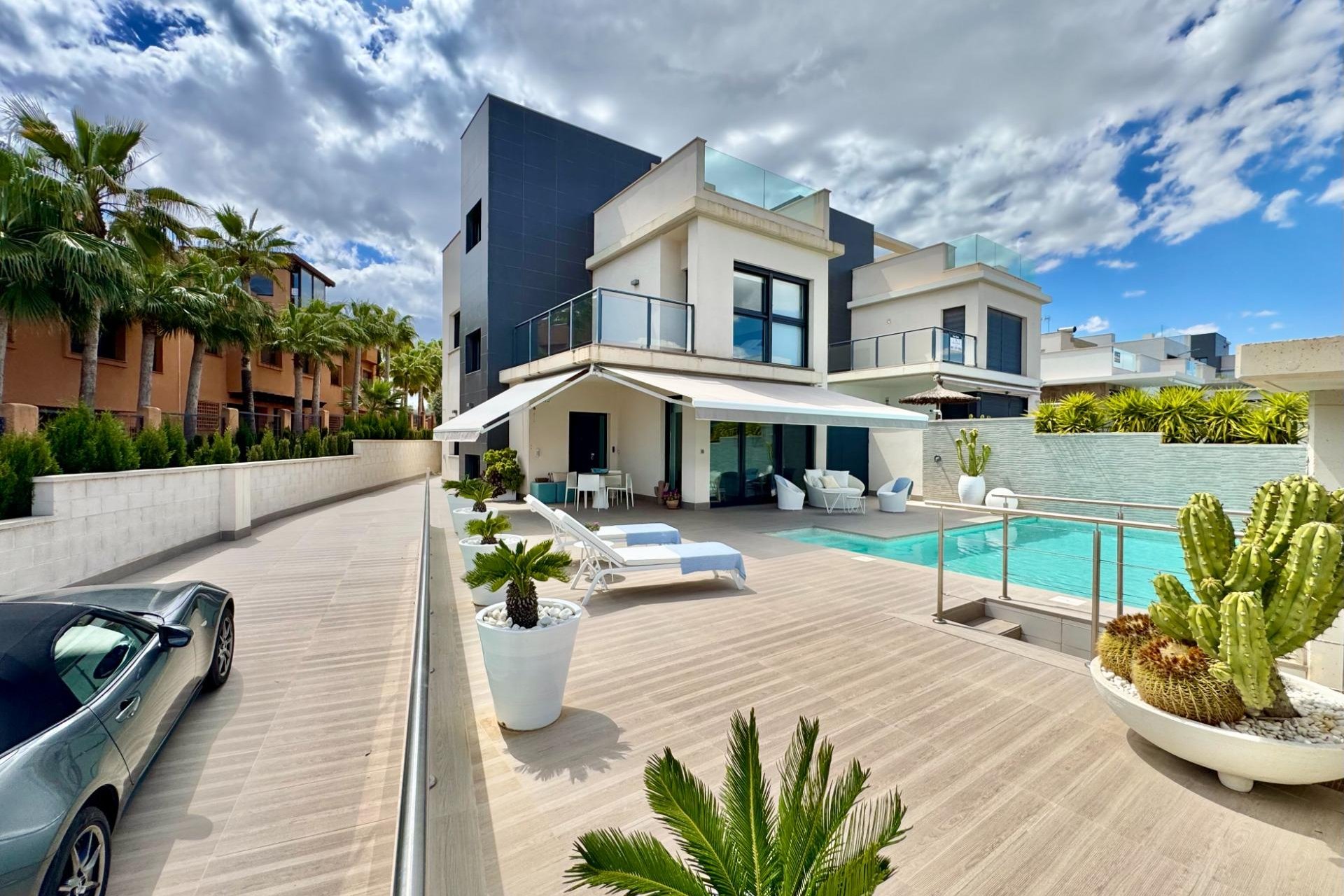 Resale - Villa -
San Miguel de Salinas - Bellavista