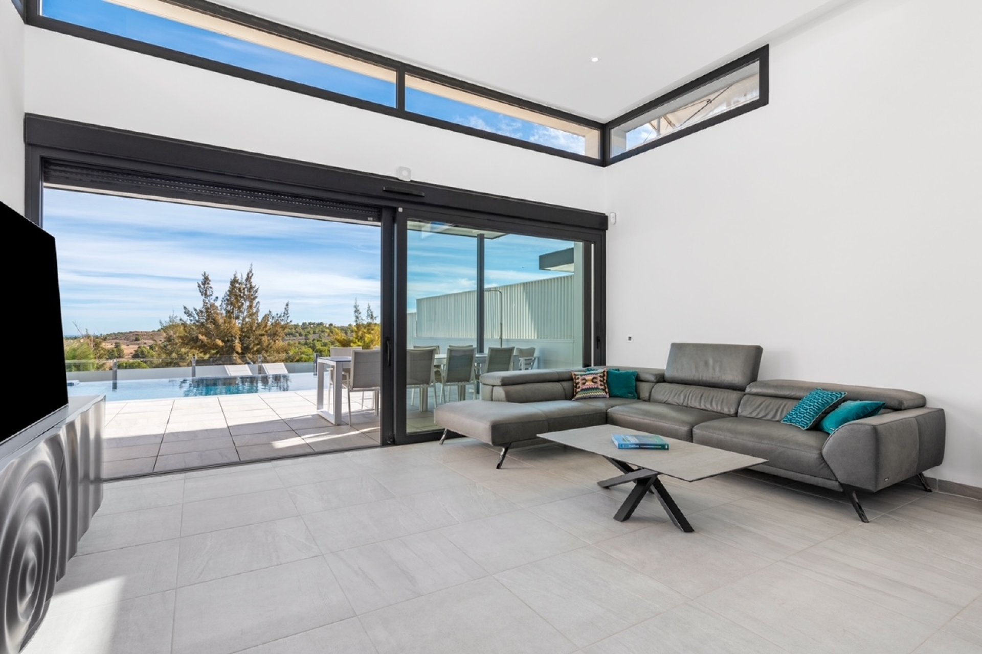 Resale - Villa -
San Miguel de Salinas - Inland
