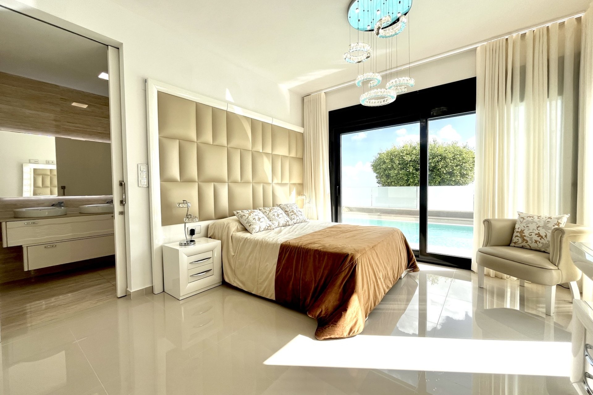 Resale - Villa -
San Miguel de Salinas - Inland