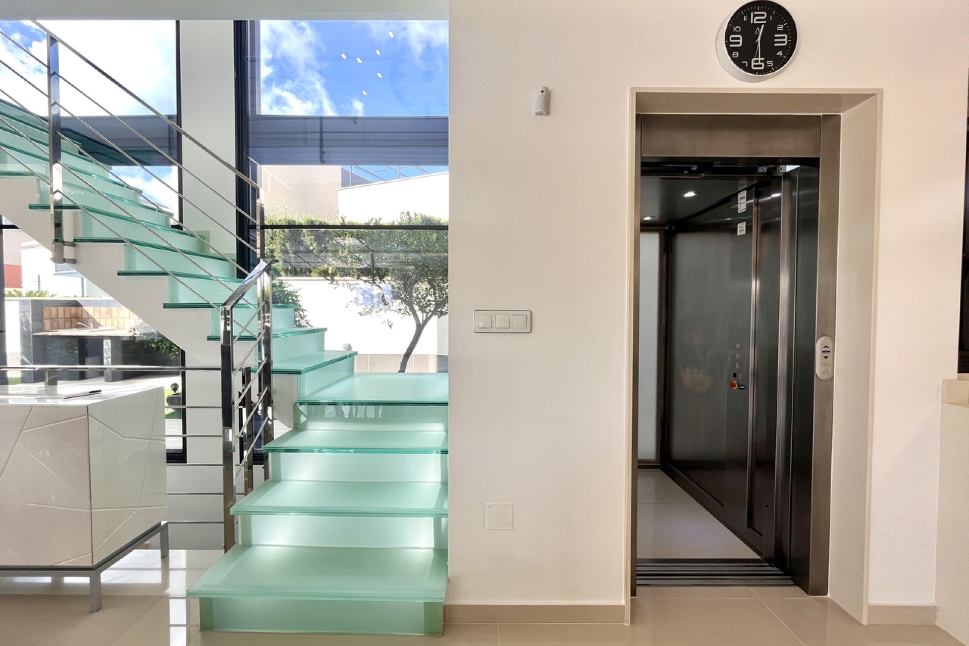 Resale - Villa -
San Miguel de Salinas - Inland