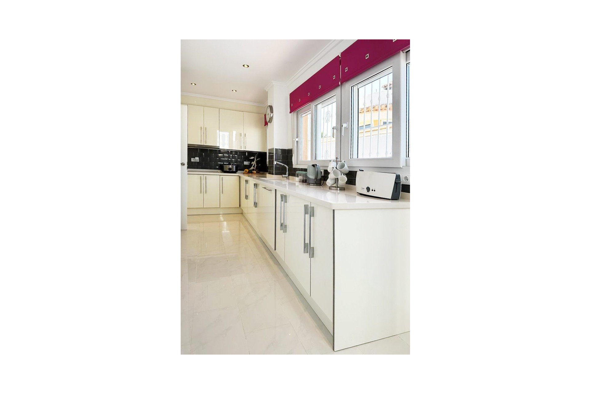 Resale - Villa -
San Miguel de Salinas - Inland