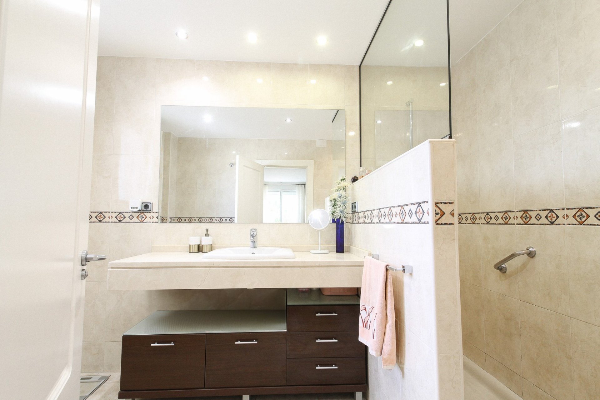 Resale - Villa -
San Vicente del Raspeig - Inland