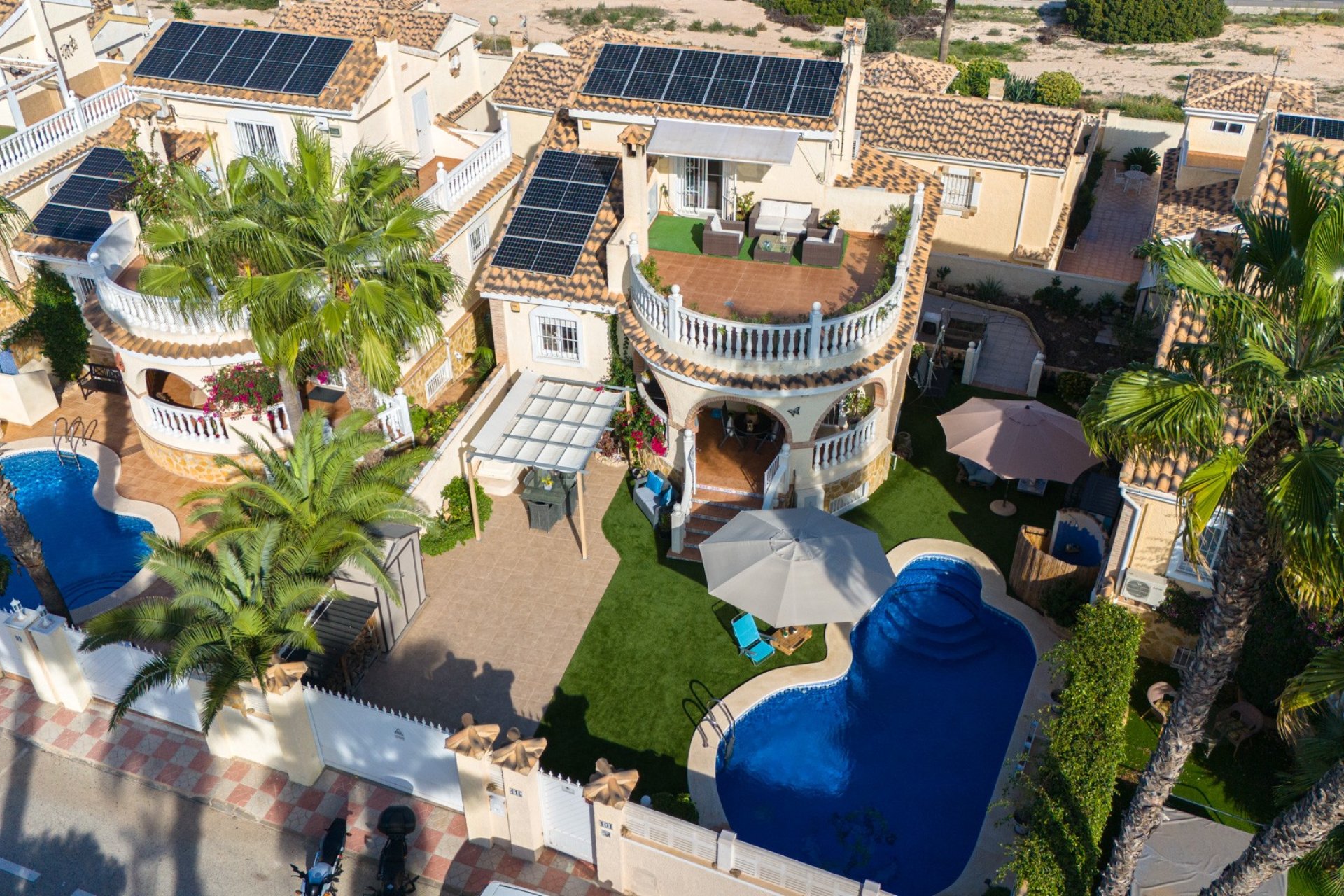 Resale - Villa -
Santa Pola - Costa Blanca