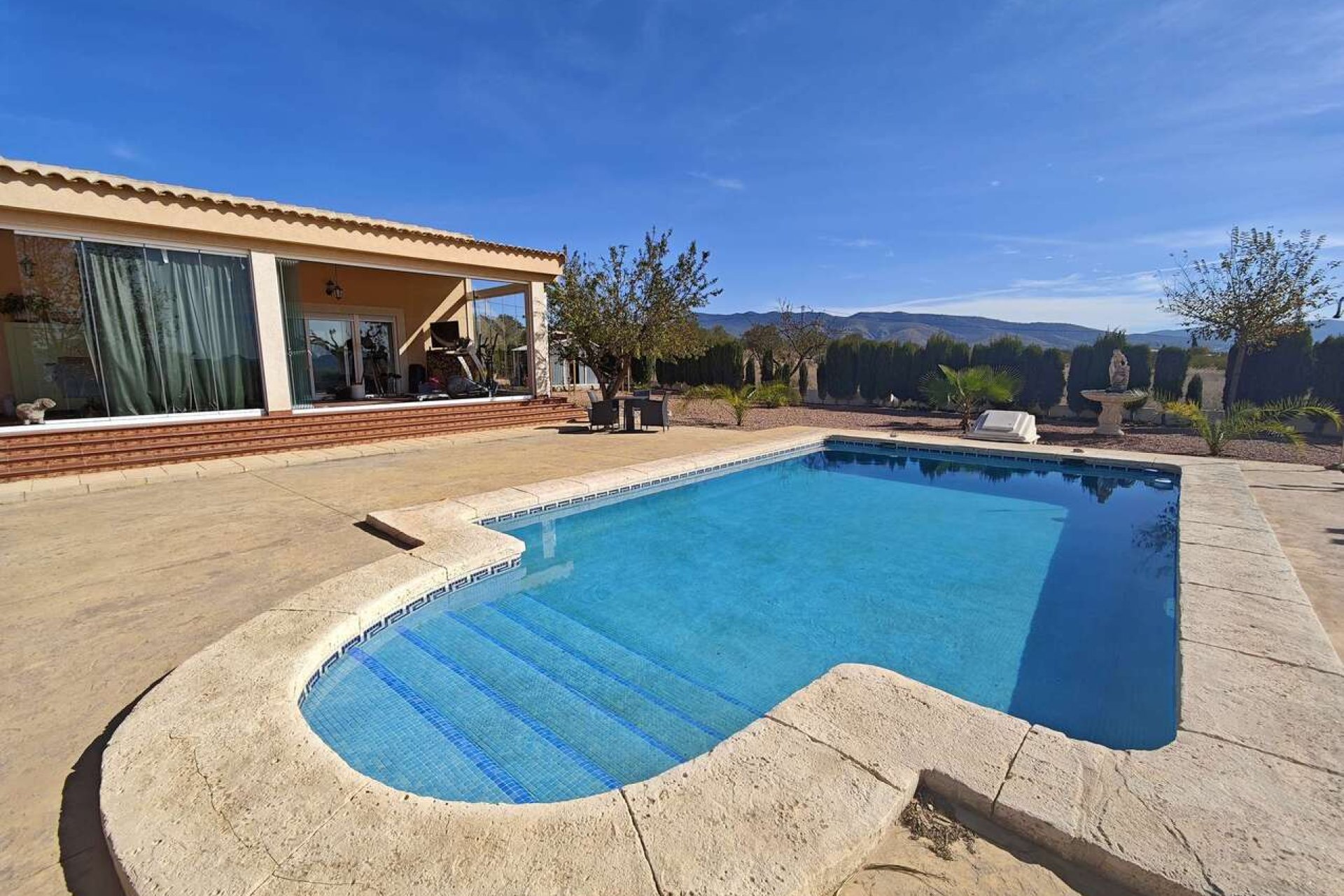 Resale - Villa -
Sax - Inland