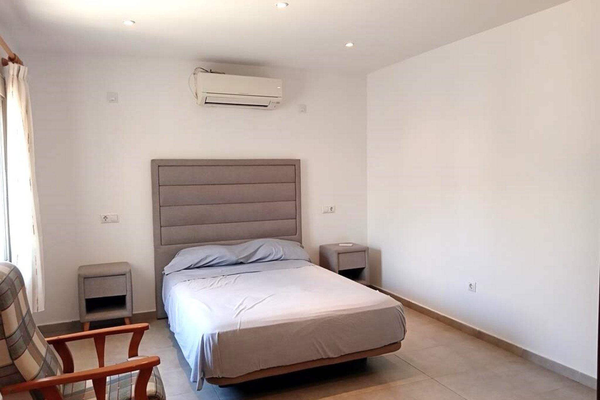 Resale - Villa / Semi semi-detached -
Los Montesinos - PUEBLO CENTRO