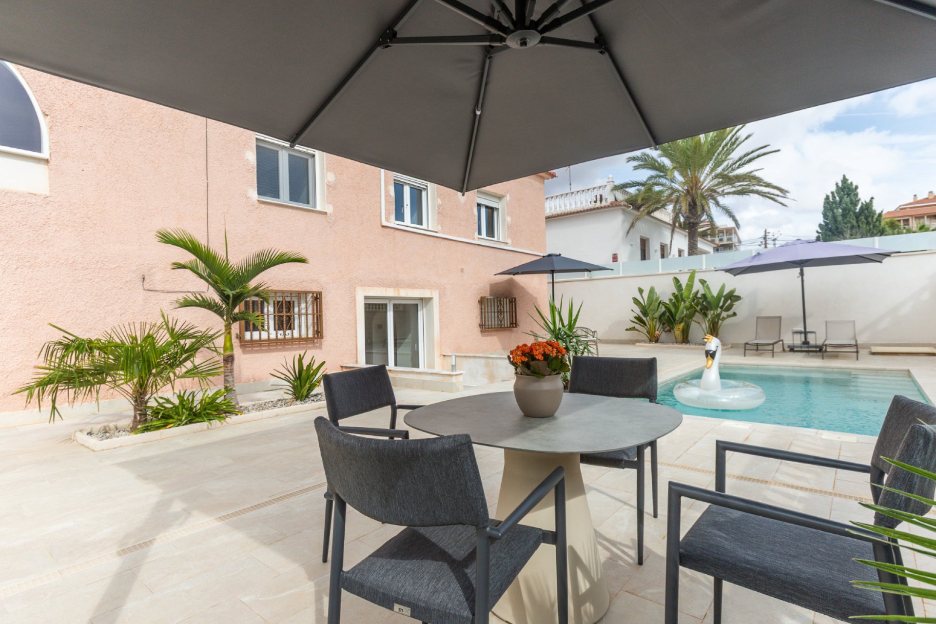 Resale - Villa / Semi semi-detached -
Punta Prima - Costa Blanca