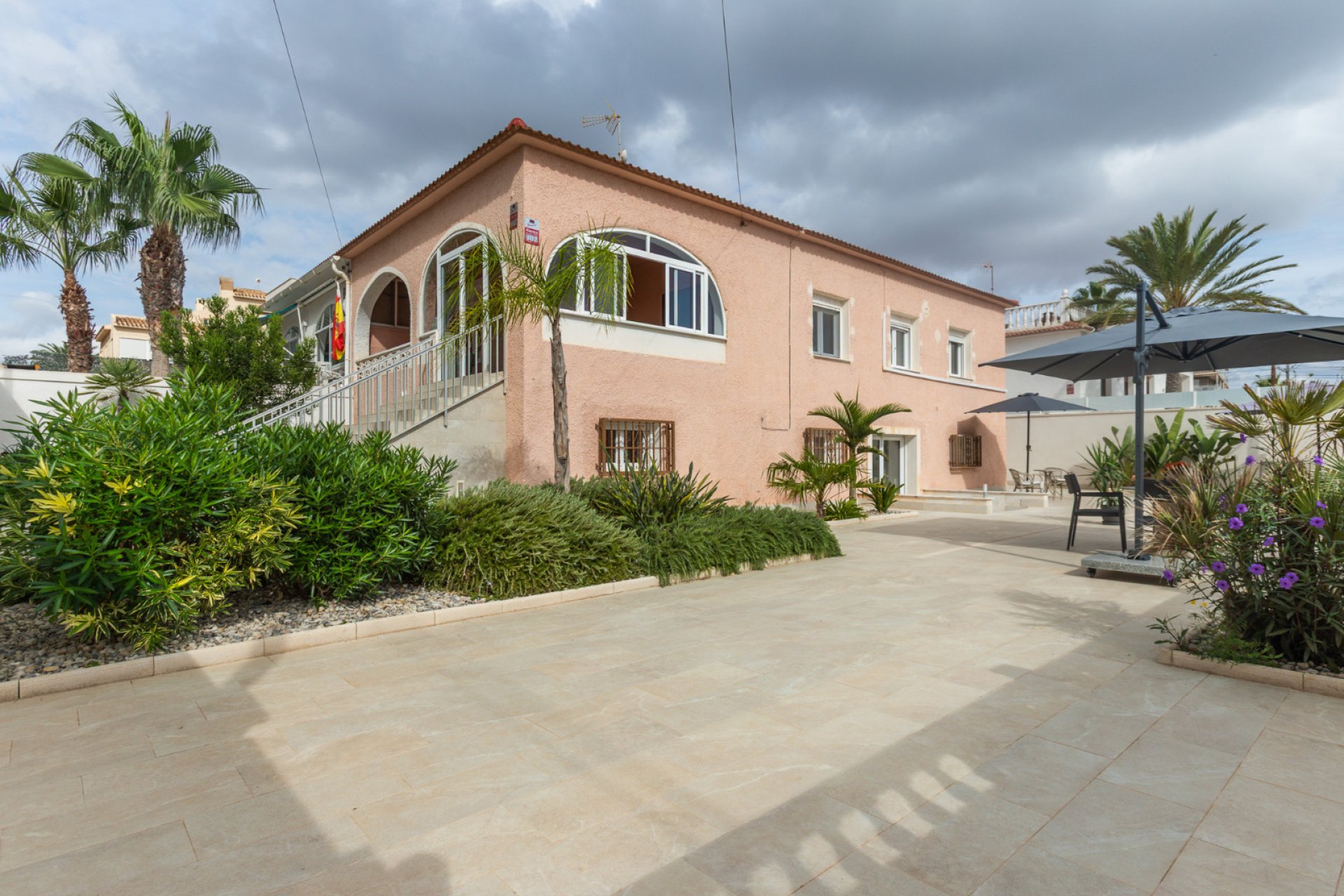 Resale - Villa / Semi semi-detached -
Punta Prima - Costa Blanca