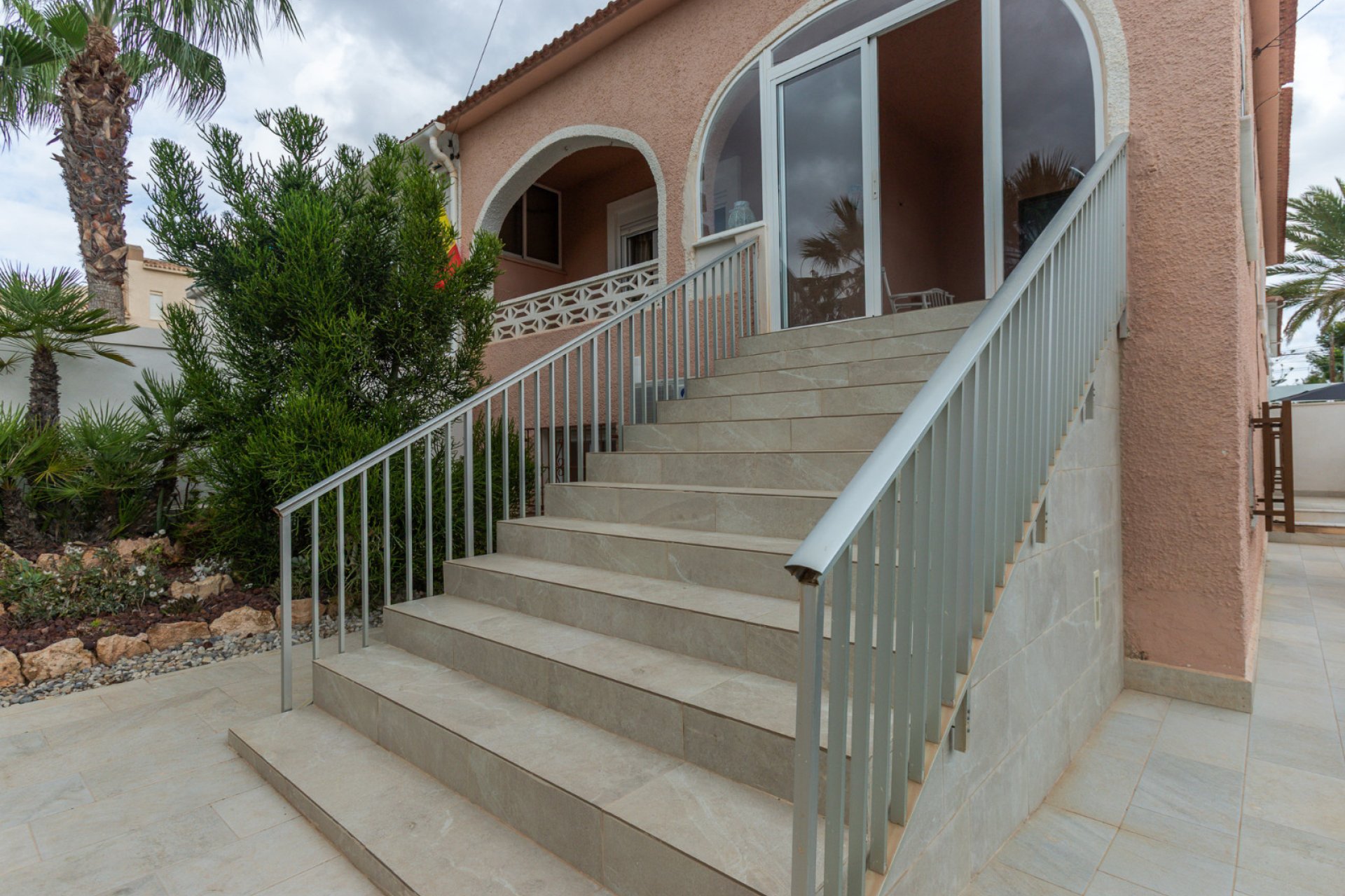 Resale - Villa / Semi semi-detached -
Punta Prima - Costa Blanca