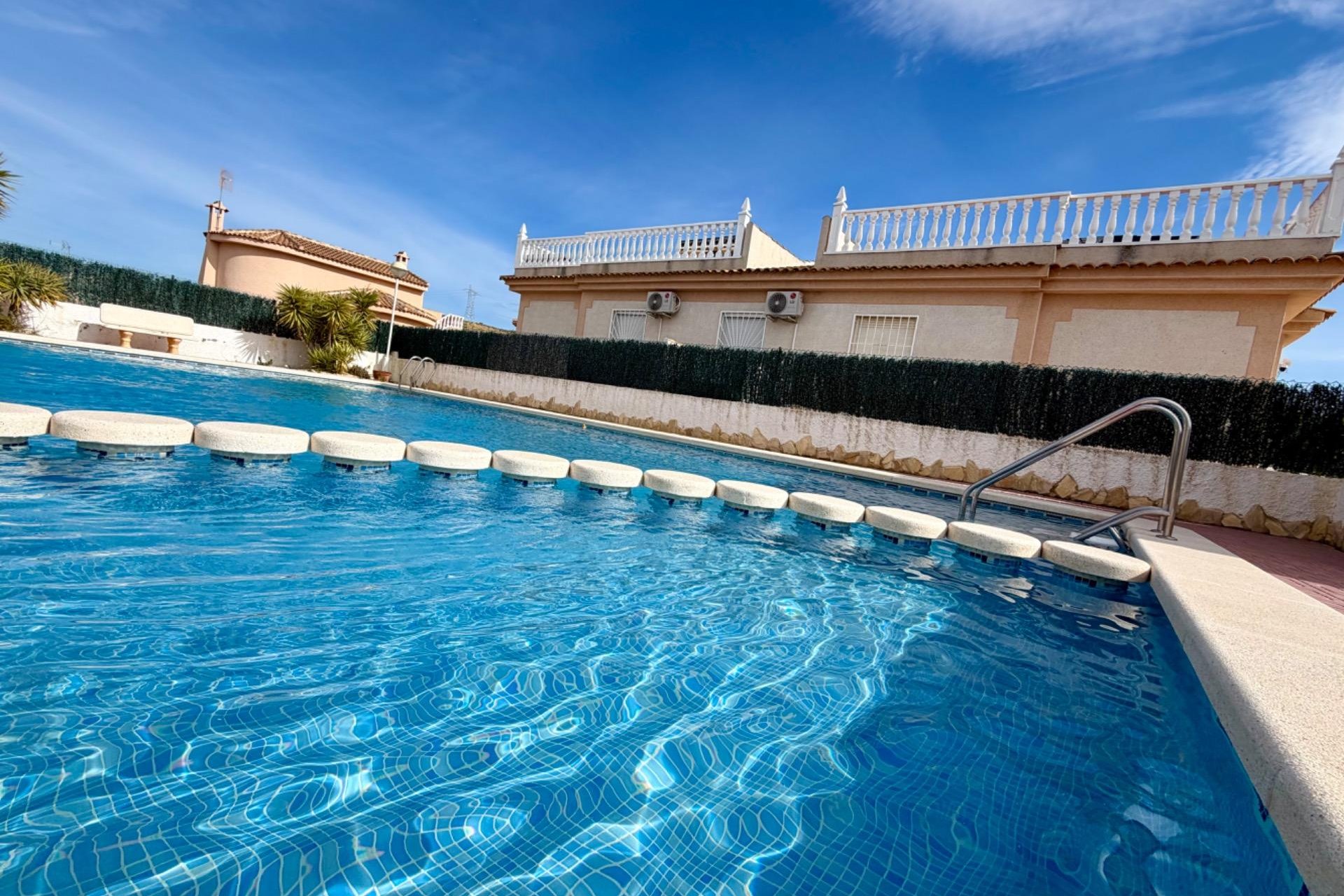 Resale - Villa / Semi semi-detached -
Rojales - Pueblo