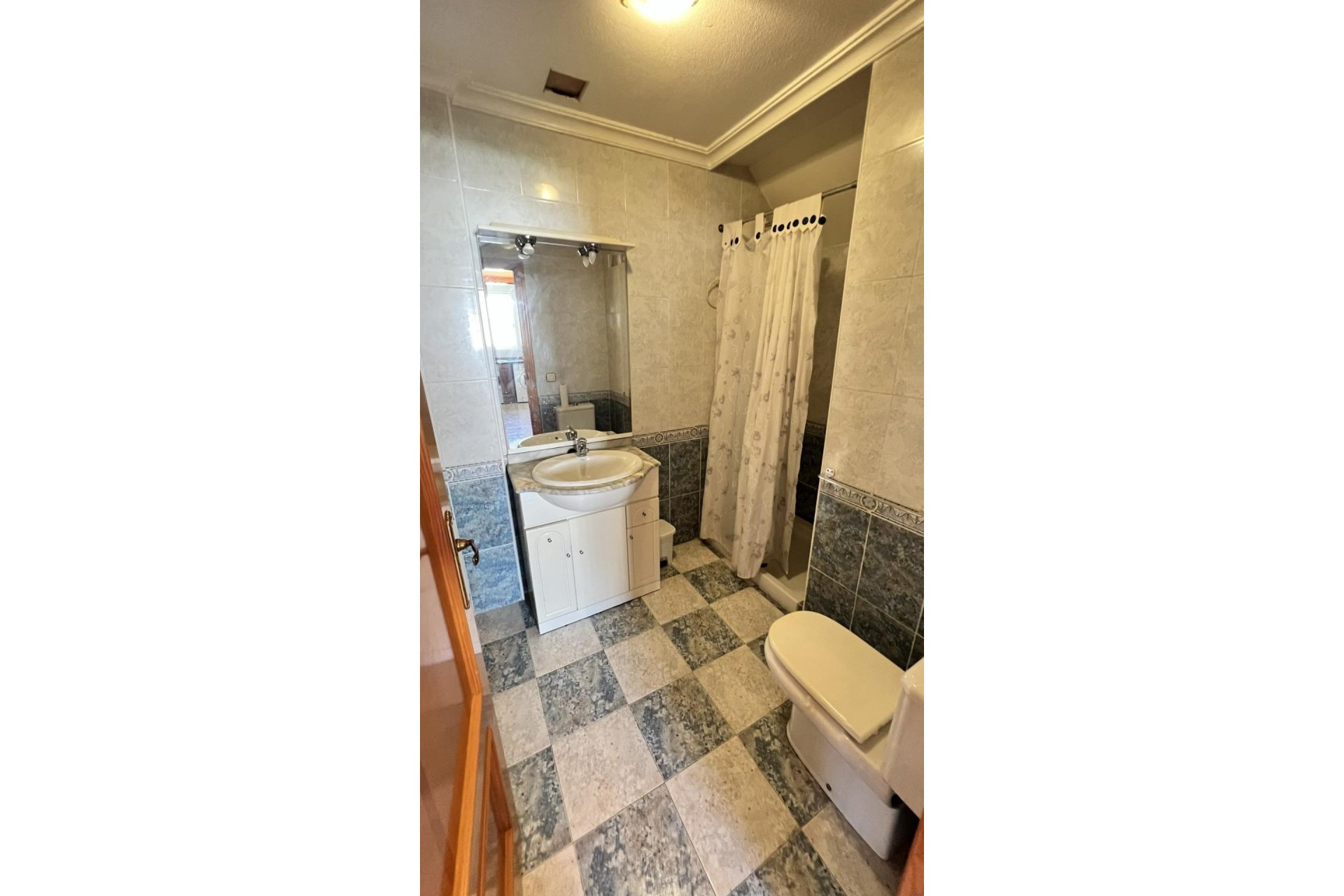 Resale - Villa / Semi semi-detached -
Torrevieja - Aguas Nuevas