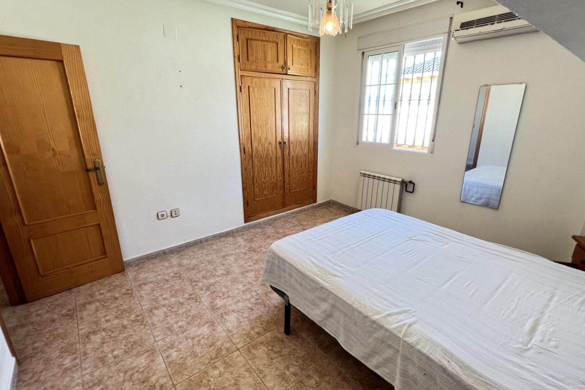Resale - Villa / Semi semi-detached -
Torrevieja - Aguas Nuevas