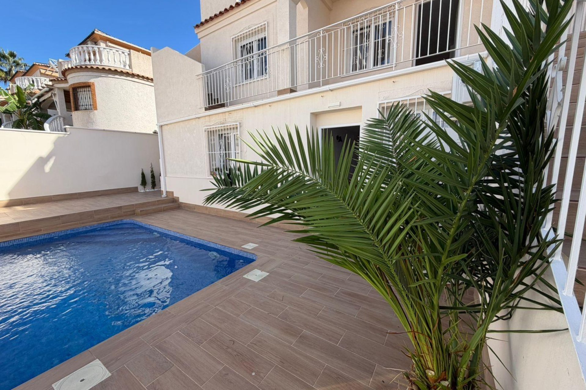 Resale - Villa / Semi semi-detached -
Torrevieja - Cabo Cervera
