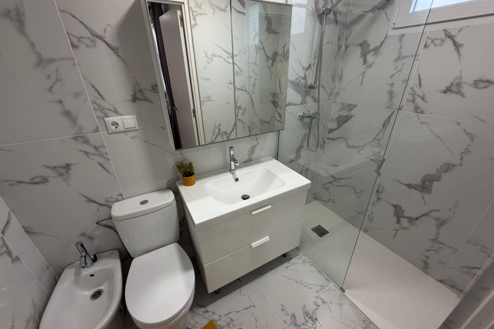 Resale - Villa / Semi semi-detached -
Torrevieja - Cabo Cervera