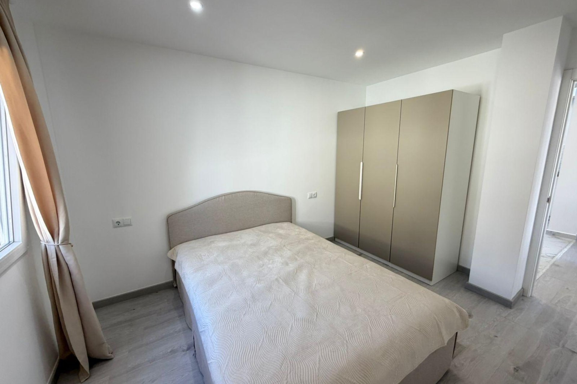 Resale - Villa / Semi semi-detached -
Torrevieja - Cabo Cervera
